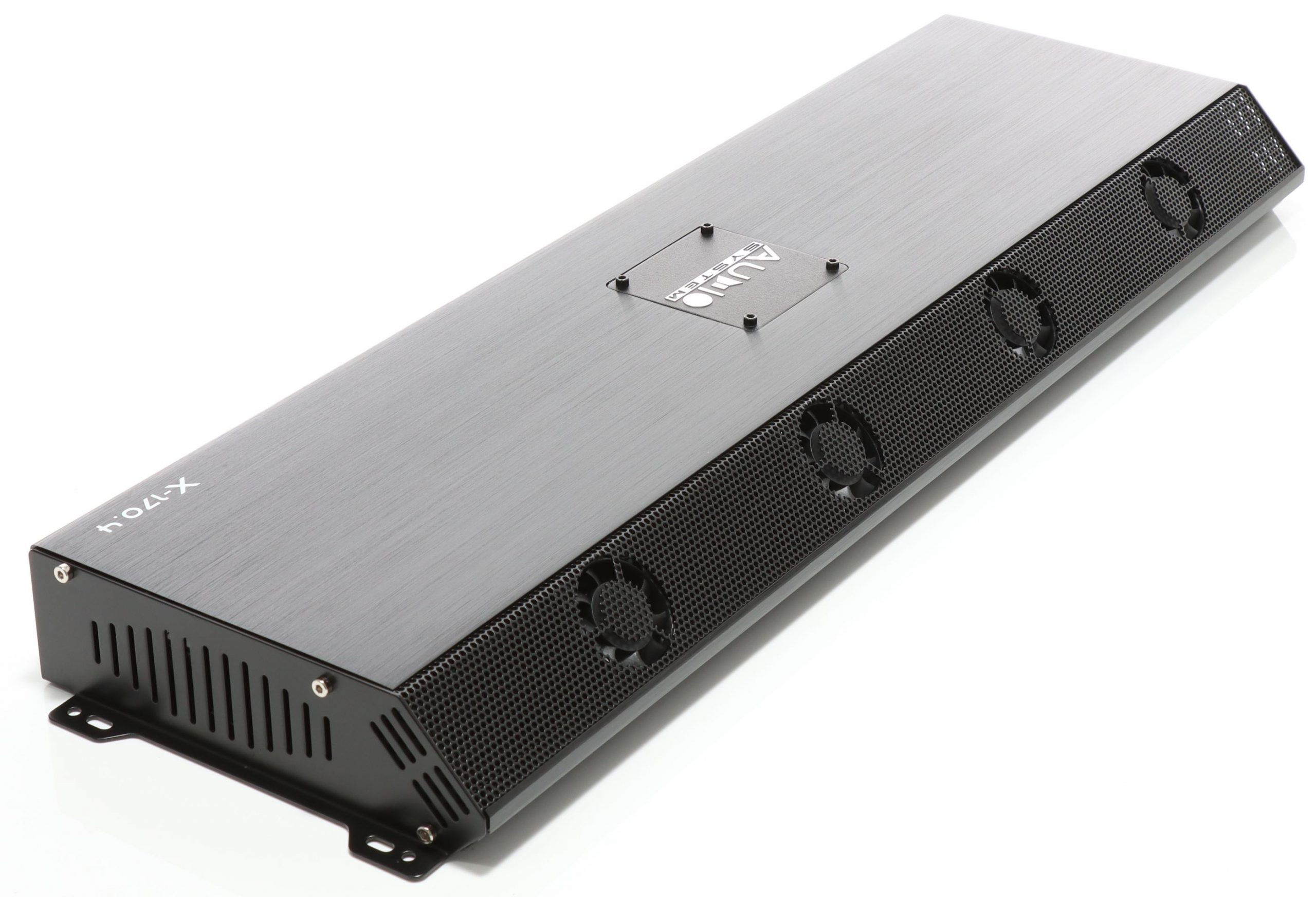 Ein schwarzer Audioverstärker aus gebürstetem Aluminium mit Lüftungsschlitzen und dem Logo 'AUDIO SYSTEM'.
