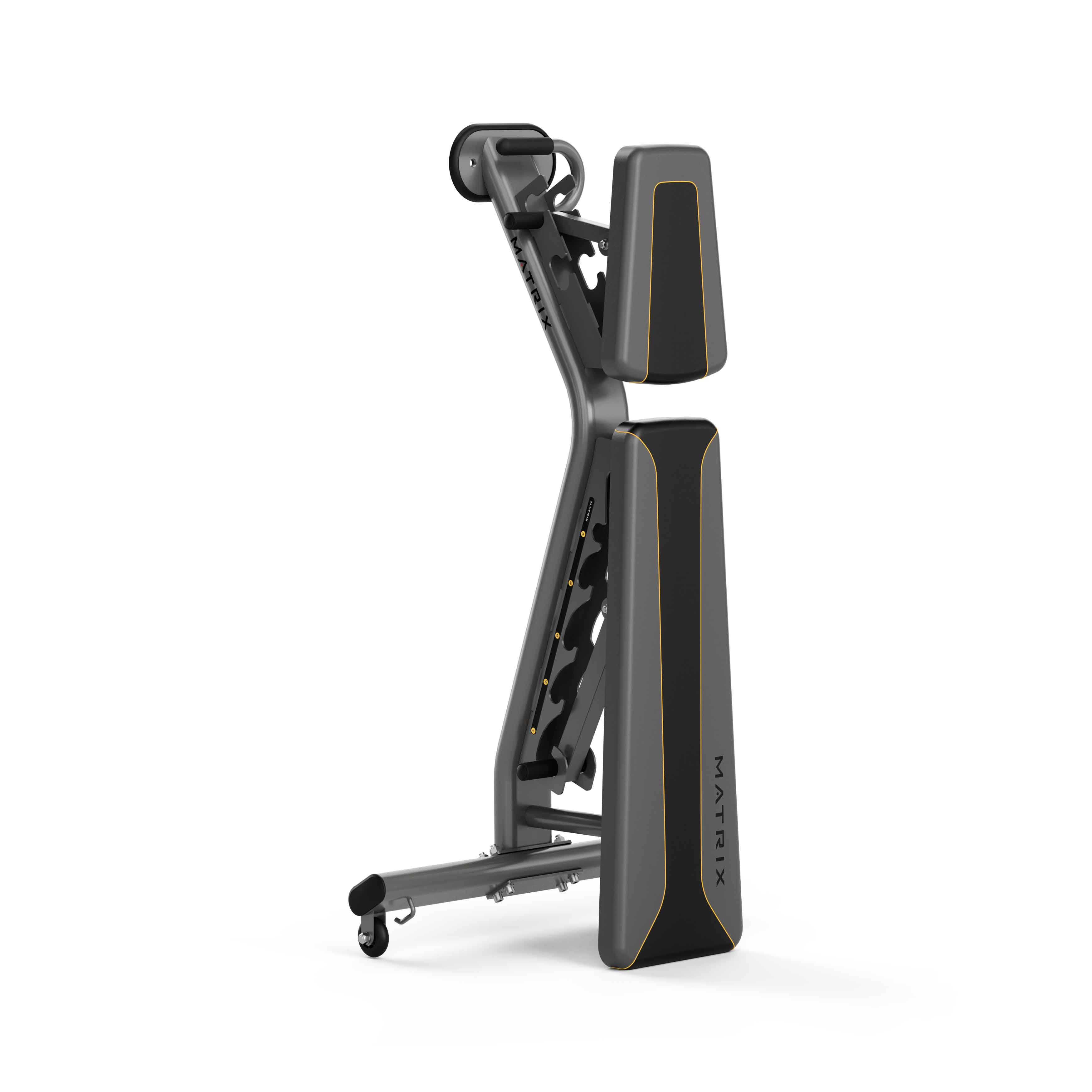 Graues Matrix-Fitnessgerät mit schwarzen und gelben Polstern, auf Rädern.