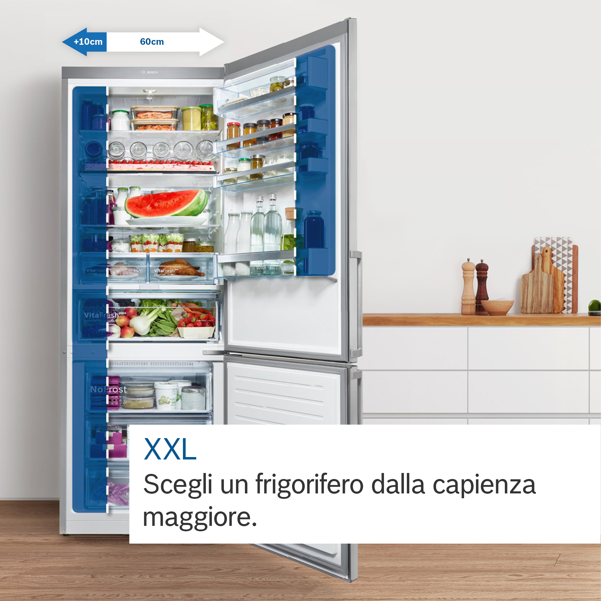Frigorifero aperto con frutta, verdura, bottiglie e bicchieri. Taglia XXL.