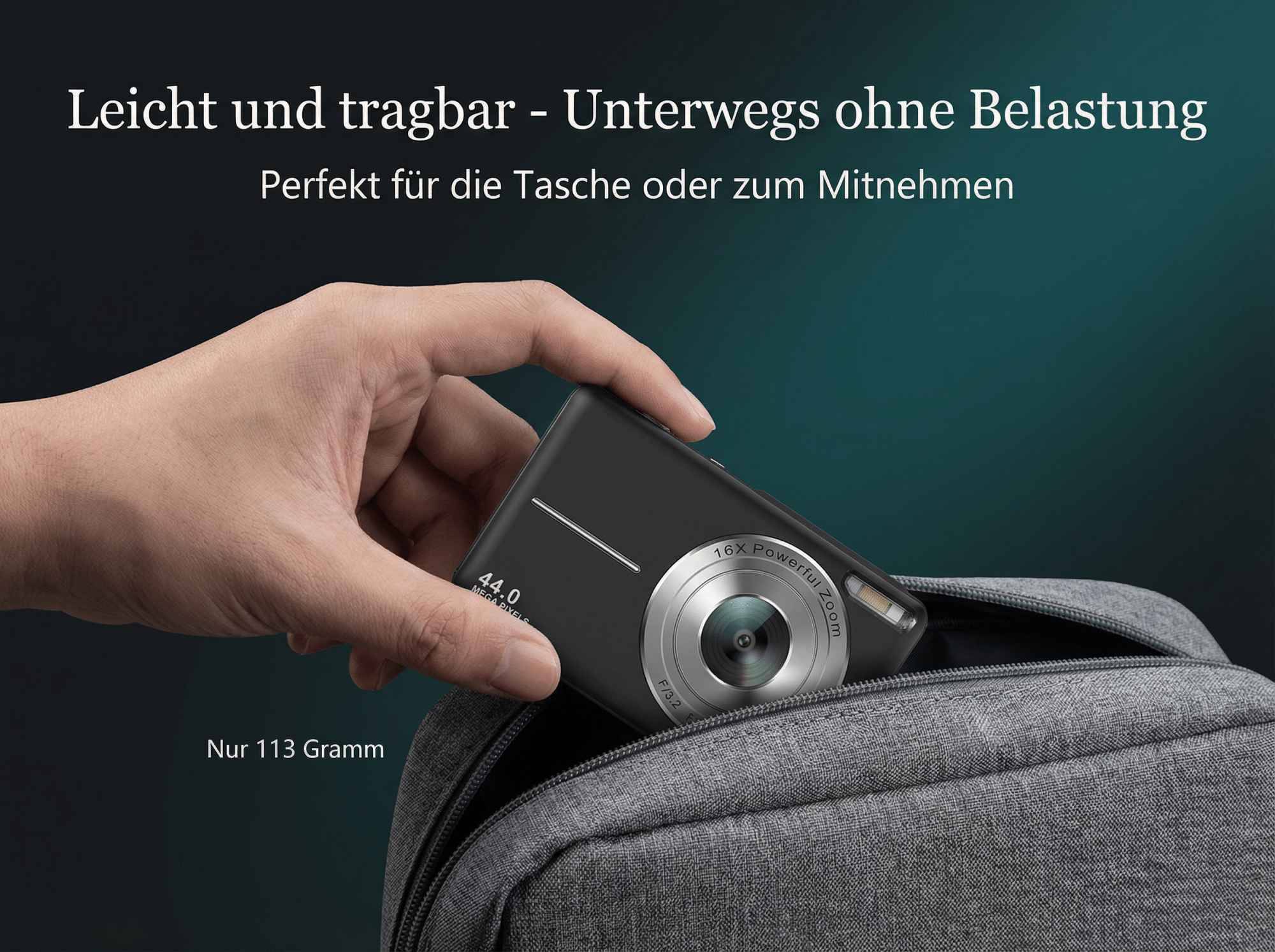 Eine Hand legt eine schwarze Kamera in eine graue Tasche. Die Kamera hat 44 MP, 16x Zoom.