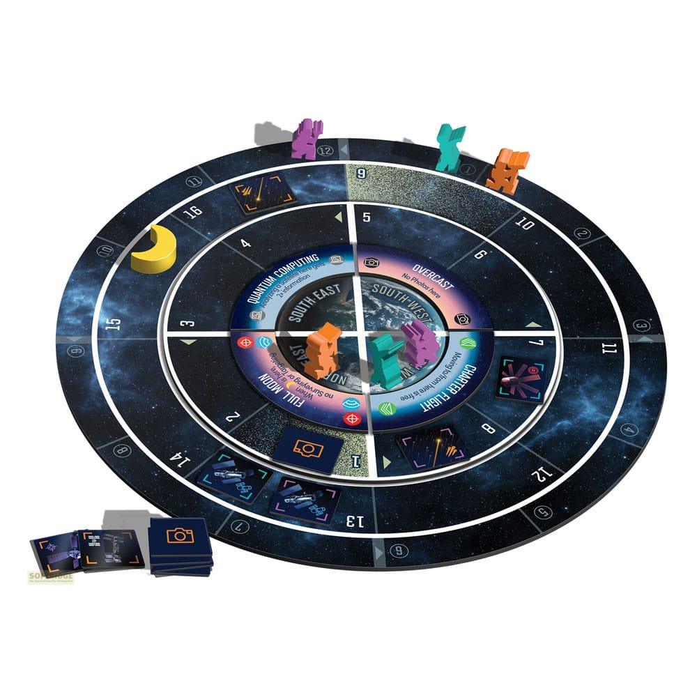 Un gioco da tavolo a tema spaziale con pedine, carte e un tabellone circolare.