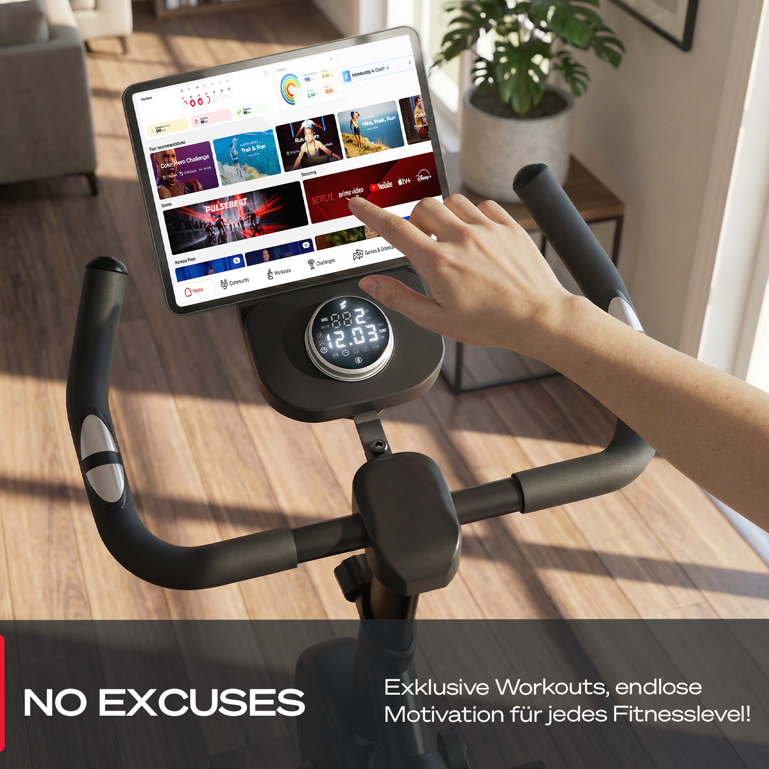 Person benutzt ein Heimtrainer-Tablet mit Workout-Apps. "Keine Ausreden".