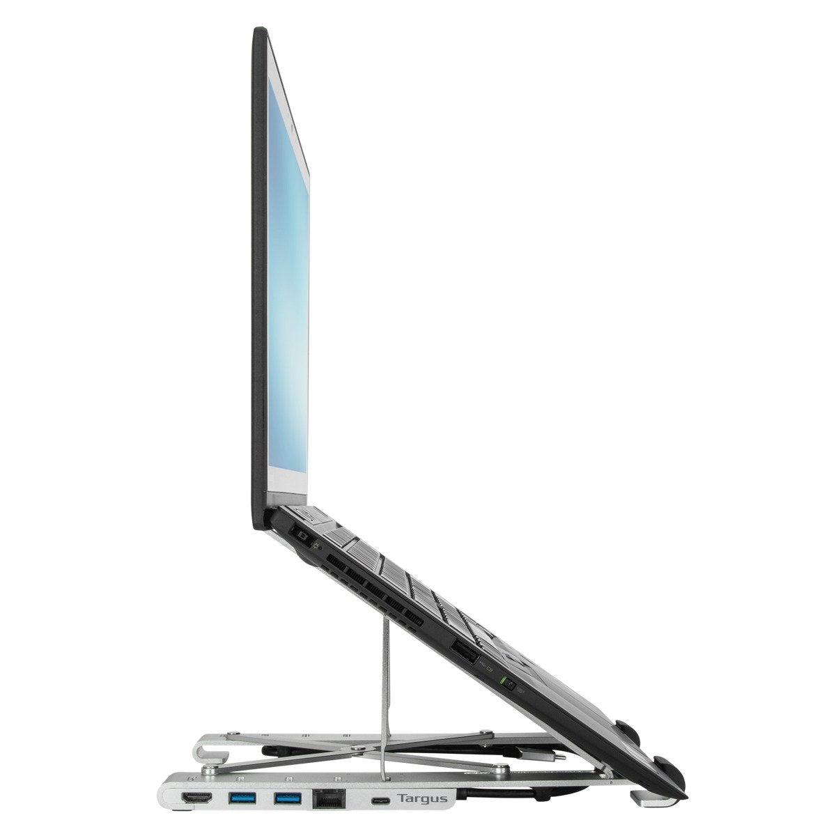 Un laptop su un supporto con porte USB e logo Targus.