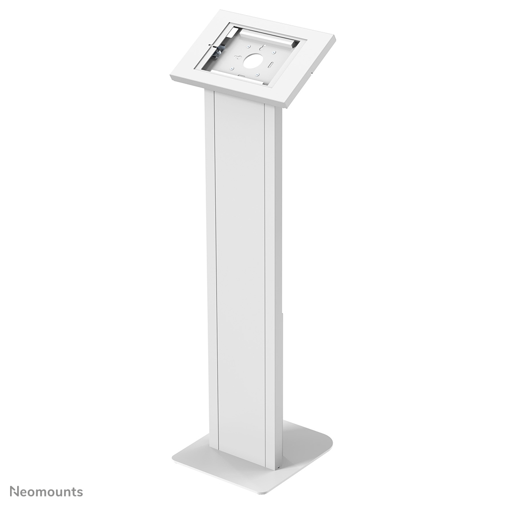 Un support blanc au sol avec une base carrée et un support supérieur incliné pour tablette.