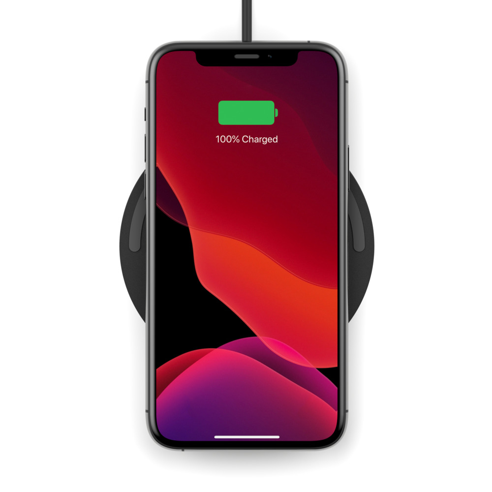 Ein Smartphone mit einem rot-violetten abstrakten Hintergrundbild wird gezeigt, 100% geladen.