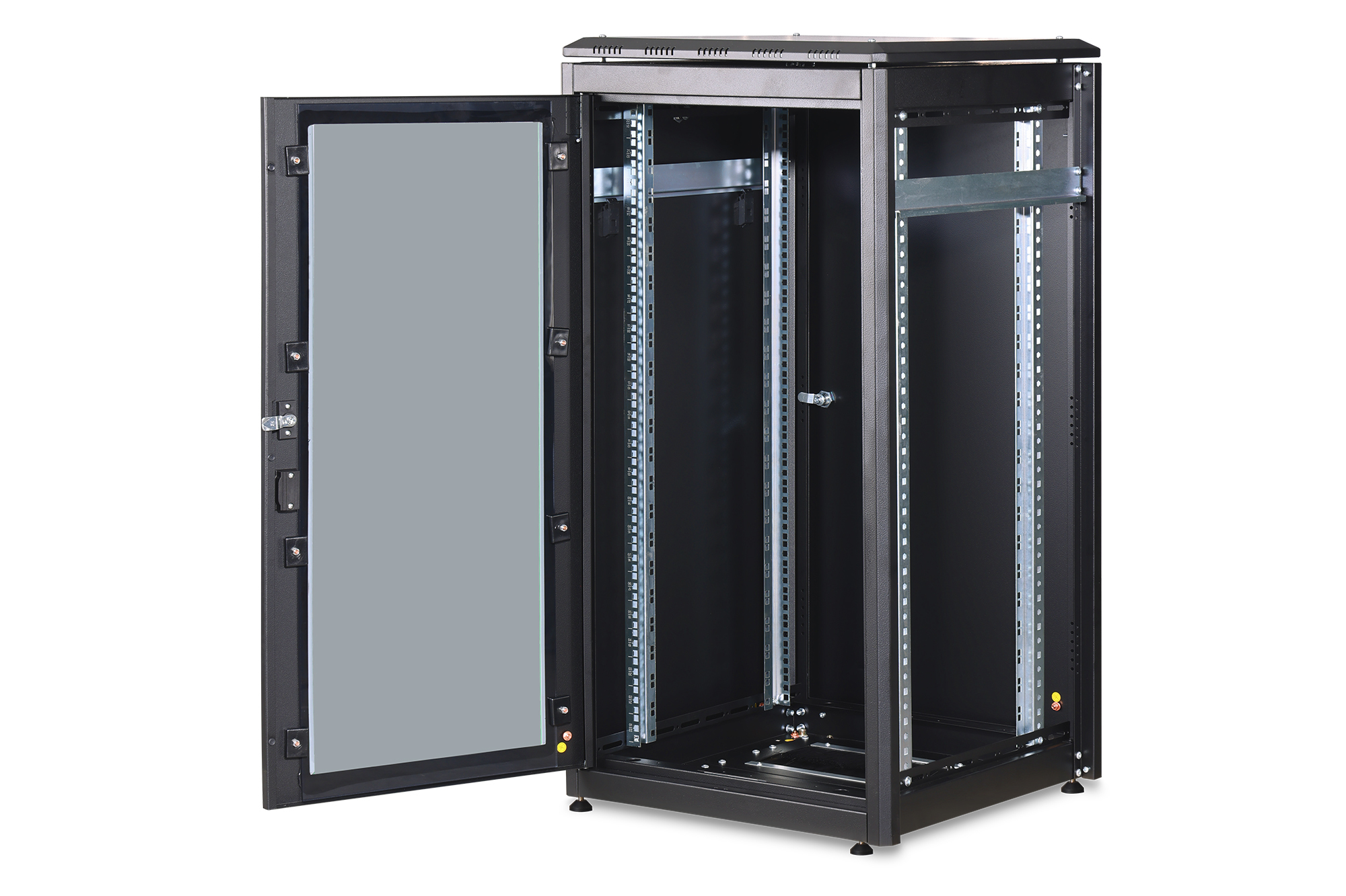Ein schwarzer Rackschrank mit geöffneter Glastür und silbernen Schienen.