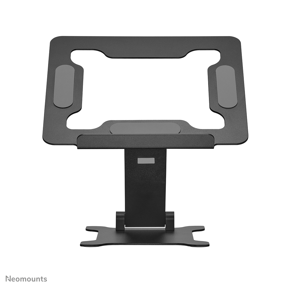 Een zwarte, verstelbare laptopstandaard met rubberen steunvlakken.