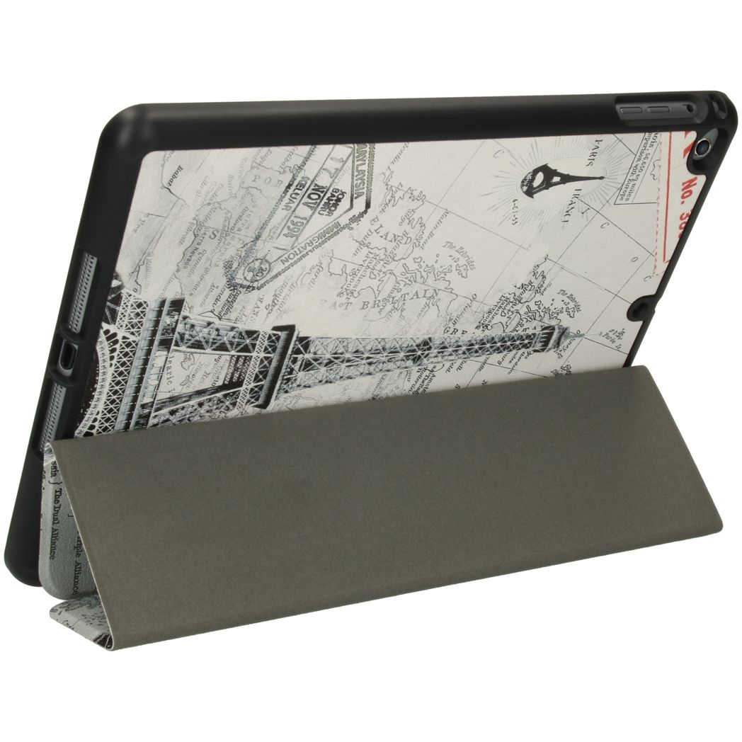 Een tablet in een hoes met een kaart en Eiffeltoren-ontwerp.