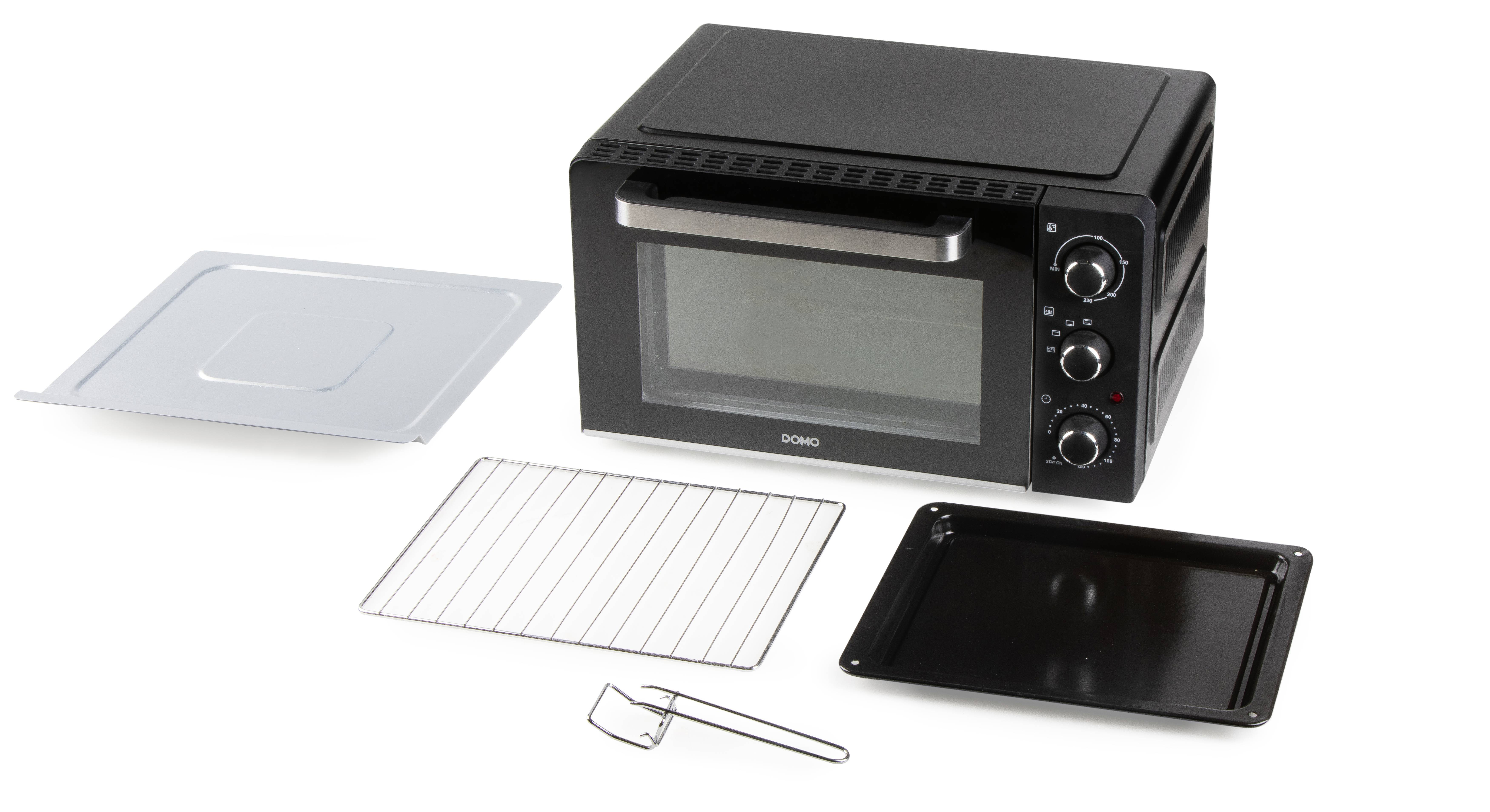 Un forno da tavolo Domo nero con accessori: teglia, griglia e pinze.
