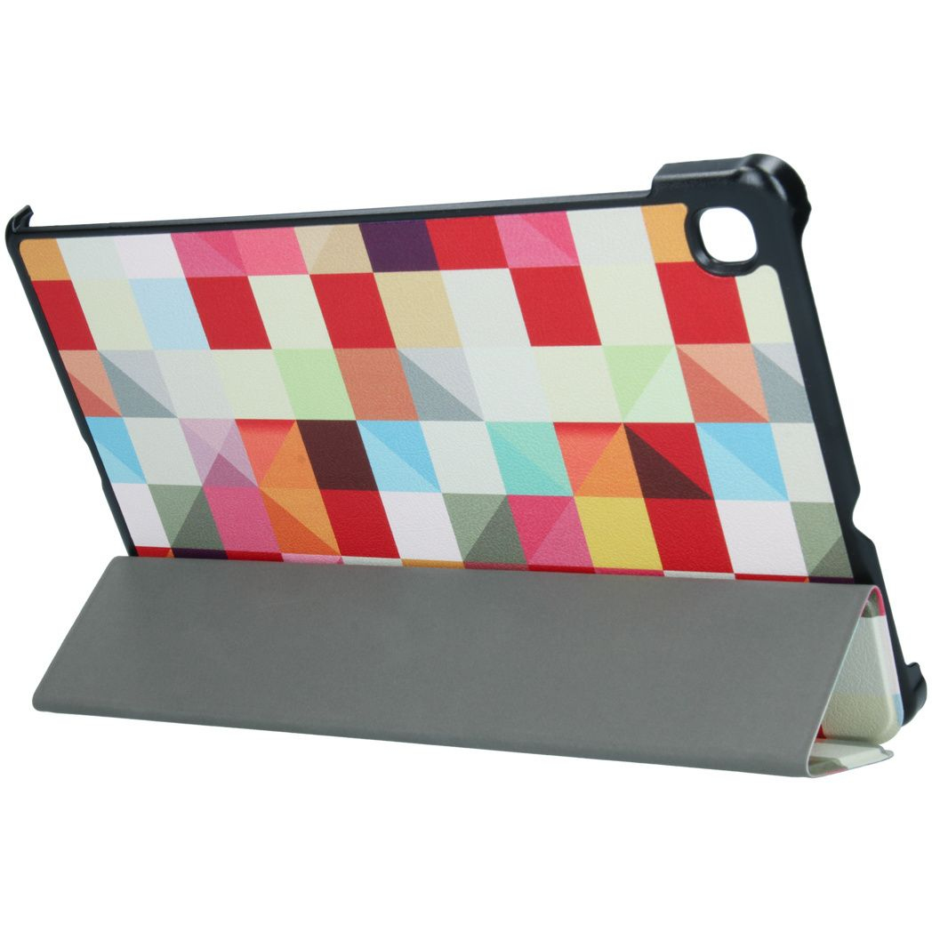 Een tablethoes met een kleurrijk geometrisch patroon van rechthoeken op een witte achtergrond.