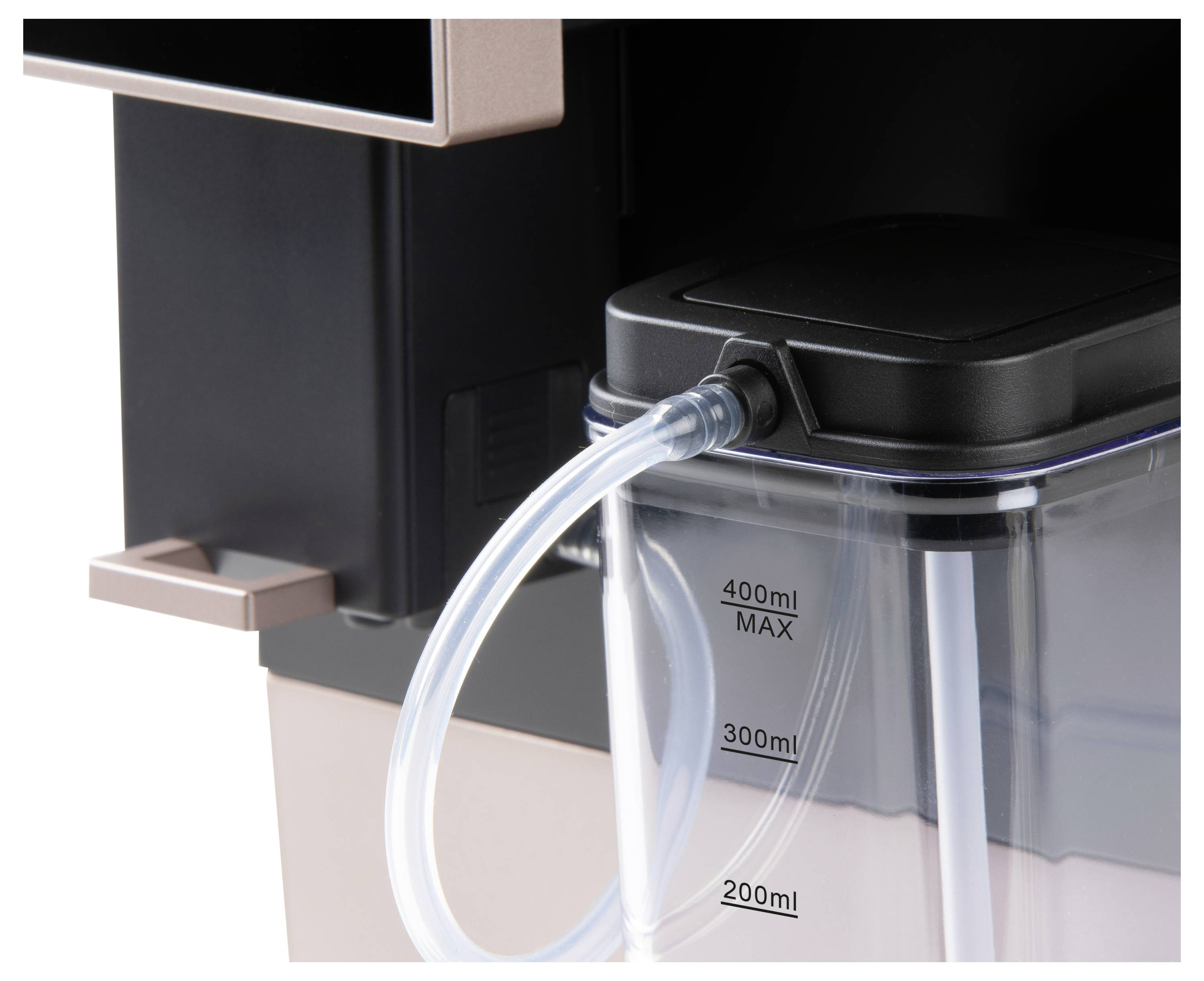 Un tubo transparente conecta un aparato negro a un depósito de agua con marcas.