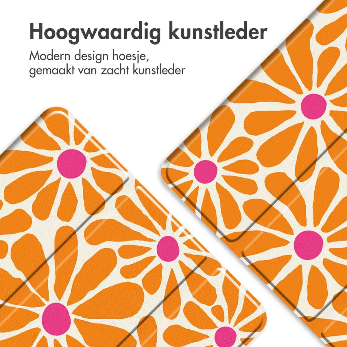 Motif de fleurs orange sur fond blanc, deux coins visibles.