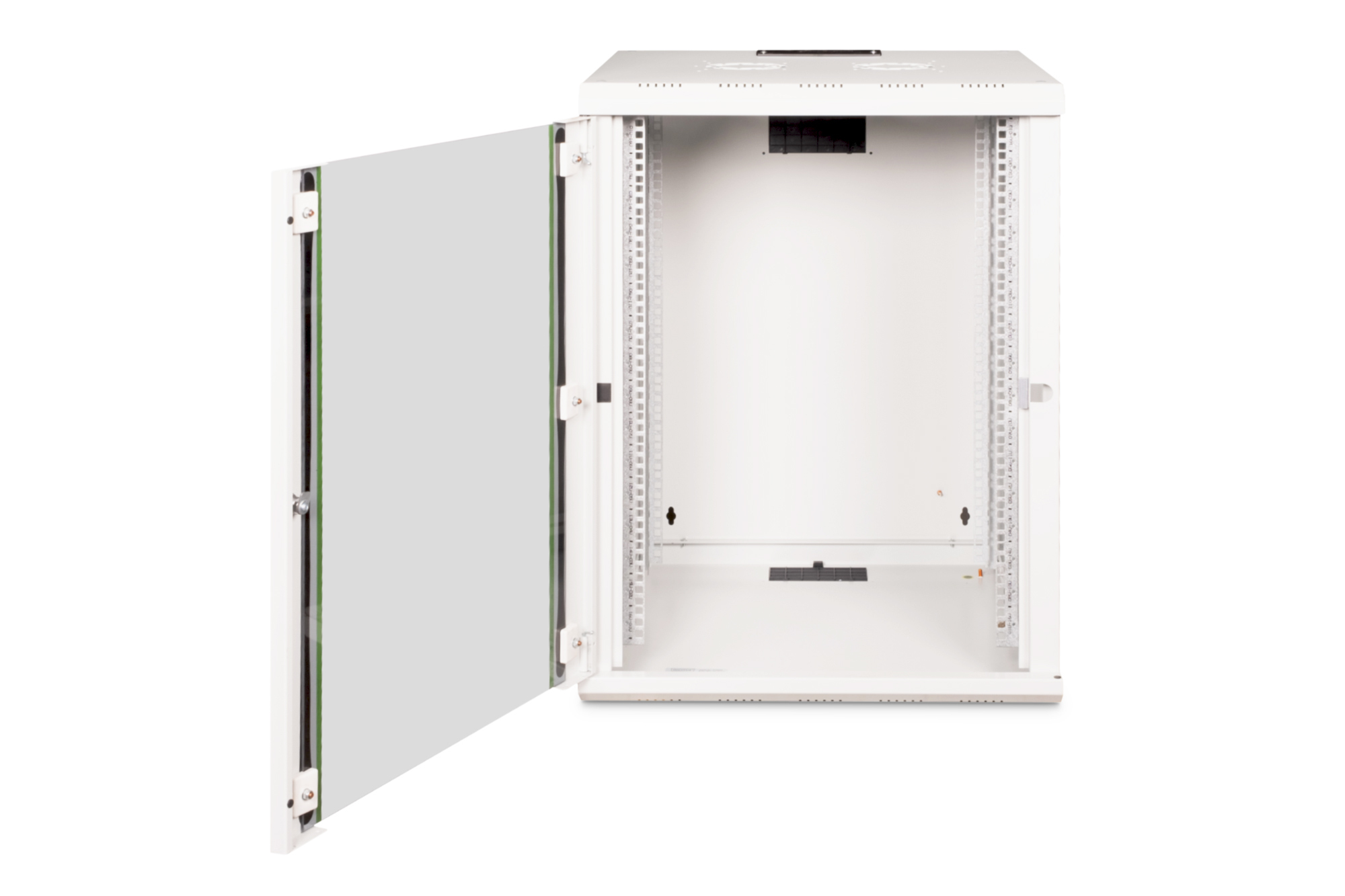 Ein offener weier Serverschrank mit Rackschienen und Lüftungsschlitzen.