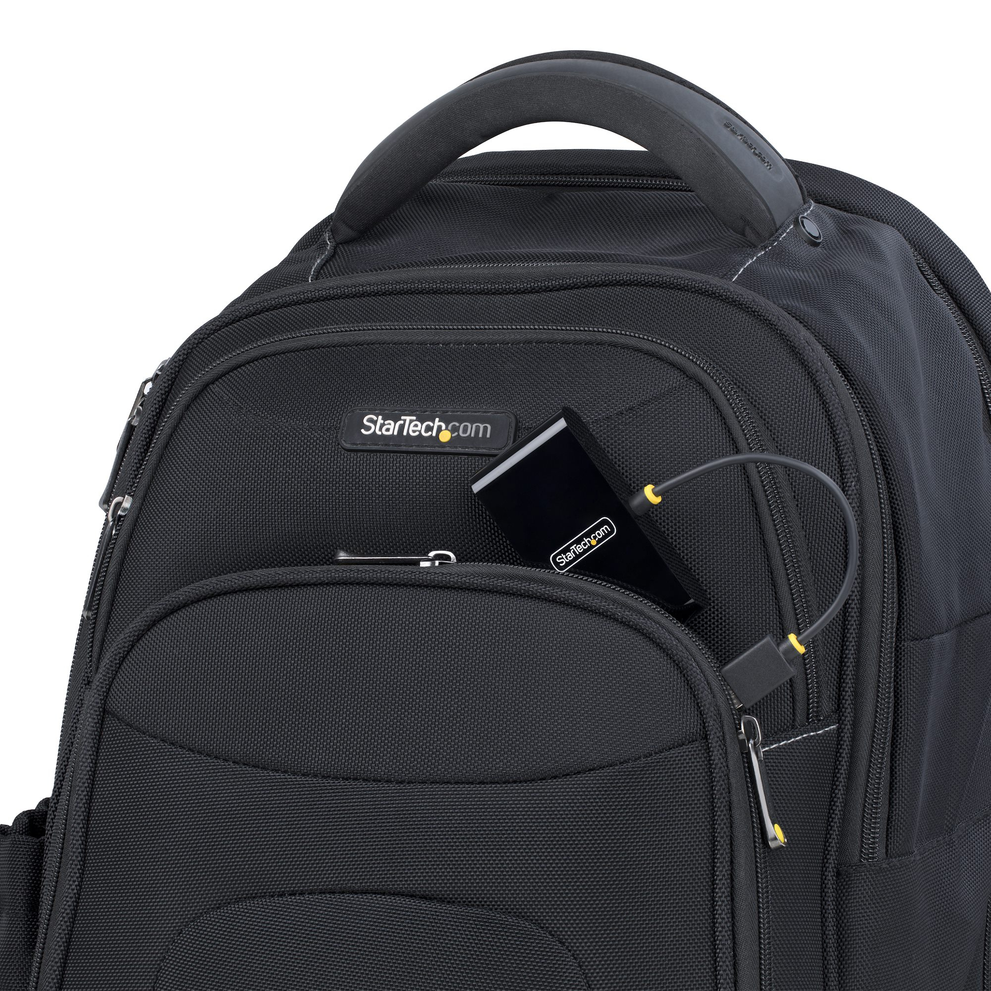 Uno zaino nero con un'unità USB esterna collegata da un cavo.