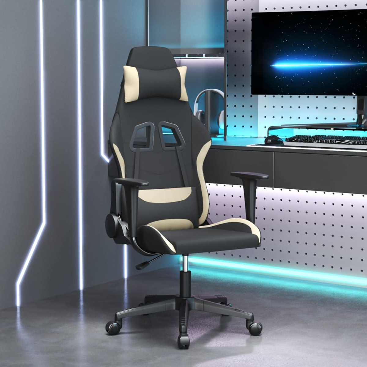 Ein schwarzer und beiger Gaming-Stuhl mit Kopfstütze steht in einem Raum mit Neonlicht.