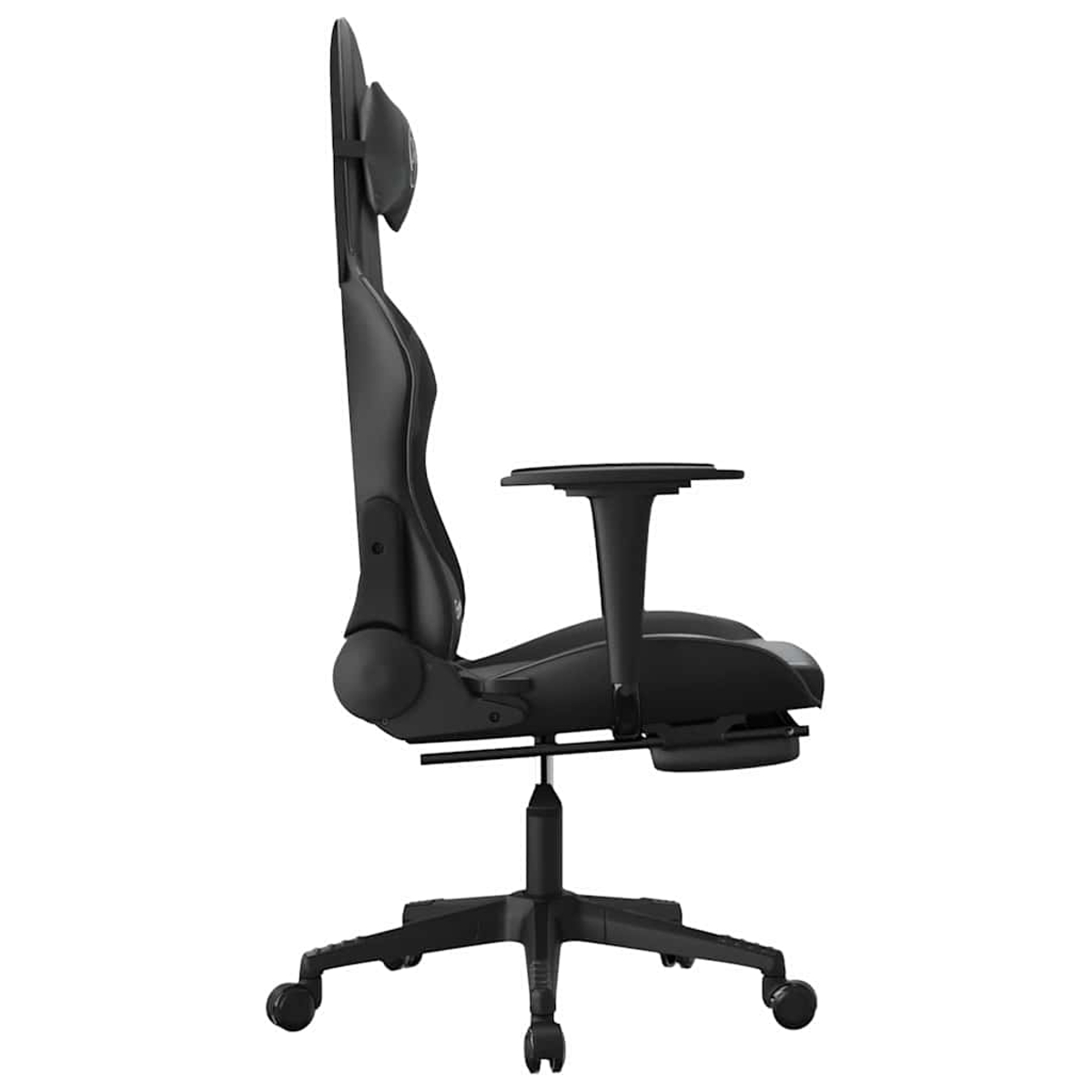 Schwarzer Gaming-Stuhl mit Kopfstütze und Fußstütze, in Seitenansicht.
