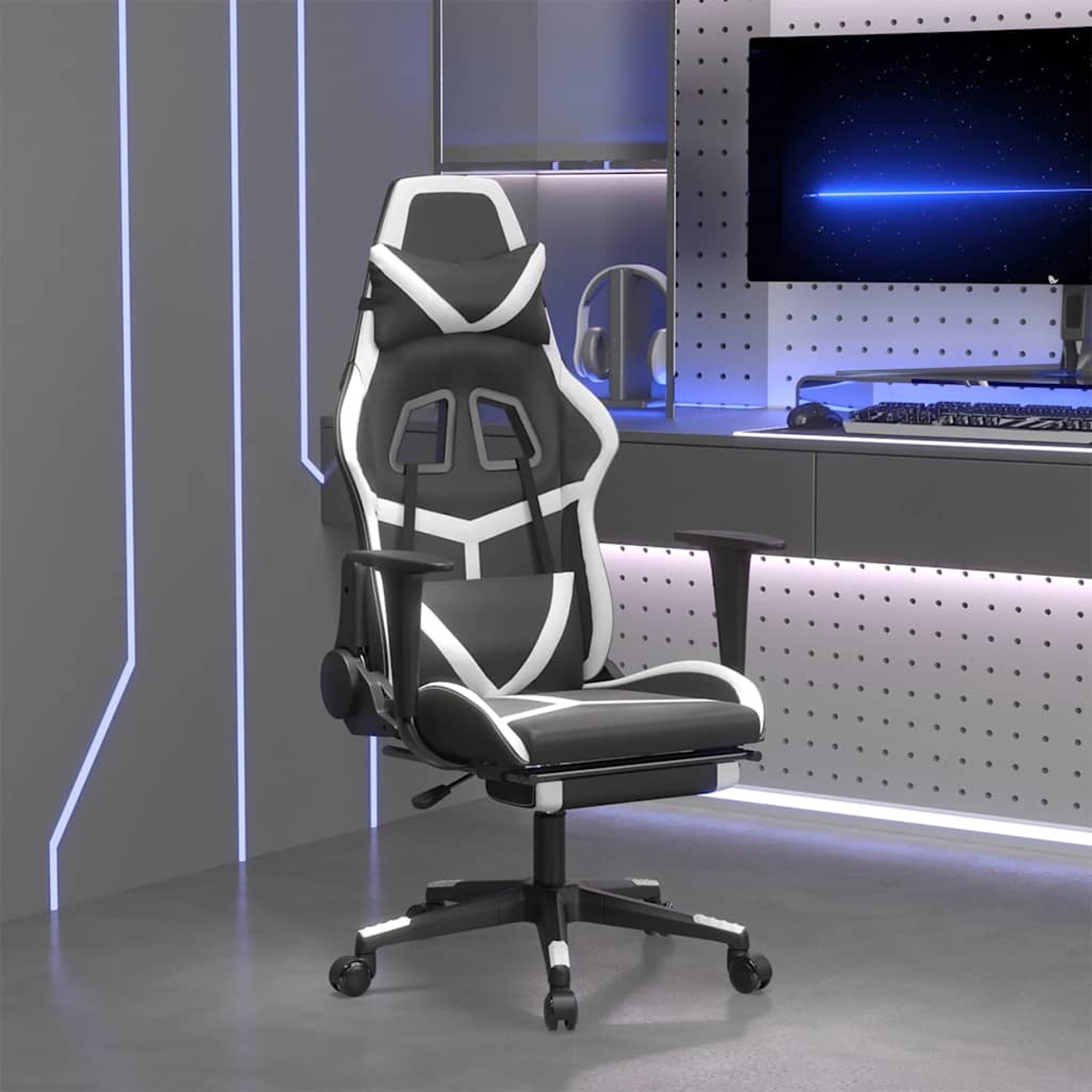 Ein schwarzer und weißer Gaming-Stuhl mit Fußstütze steht in einem modernen Raum.