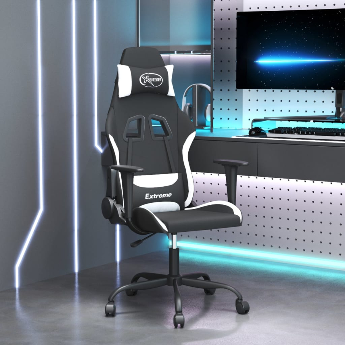 Ein schwarz-weißer Gaming-Stuhl mit 