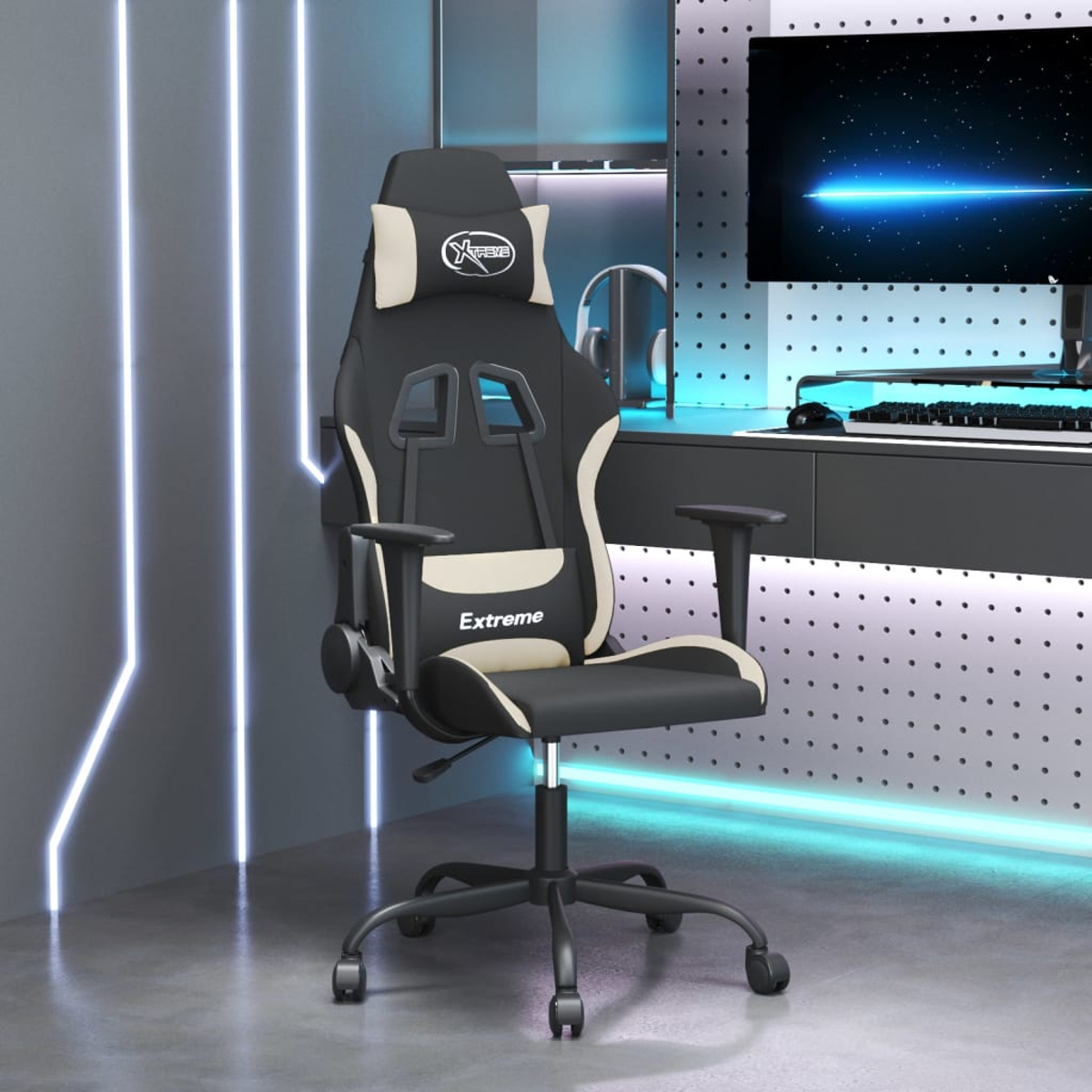 Ein schwarzer Gaming-Stuhl mit beigen Akzenten steht auf einem Betonboden.