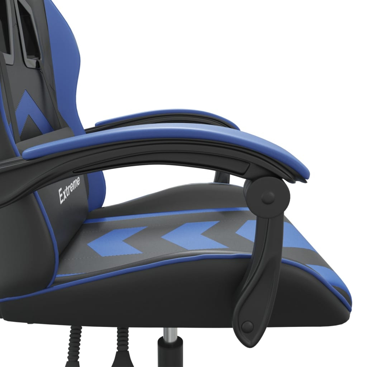 Ein schwarzer und blauer Gaming-Stuhl mit Armlehnen und Pfeilmuster.