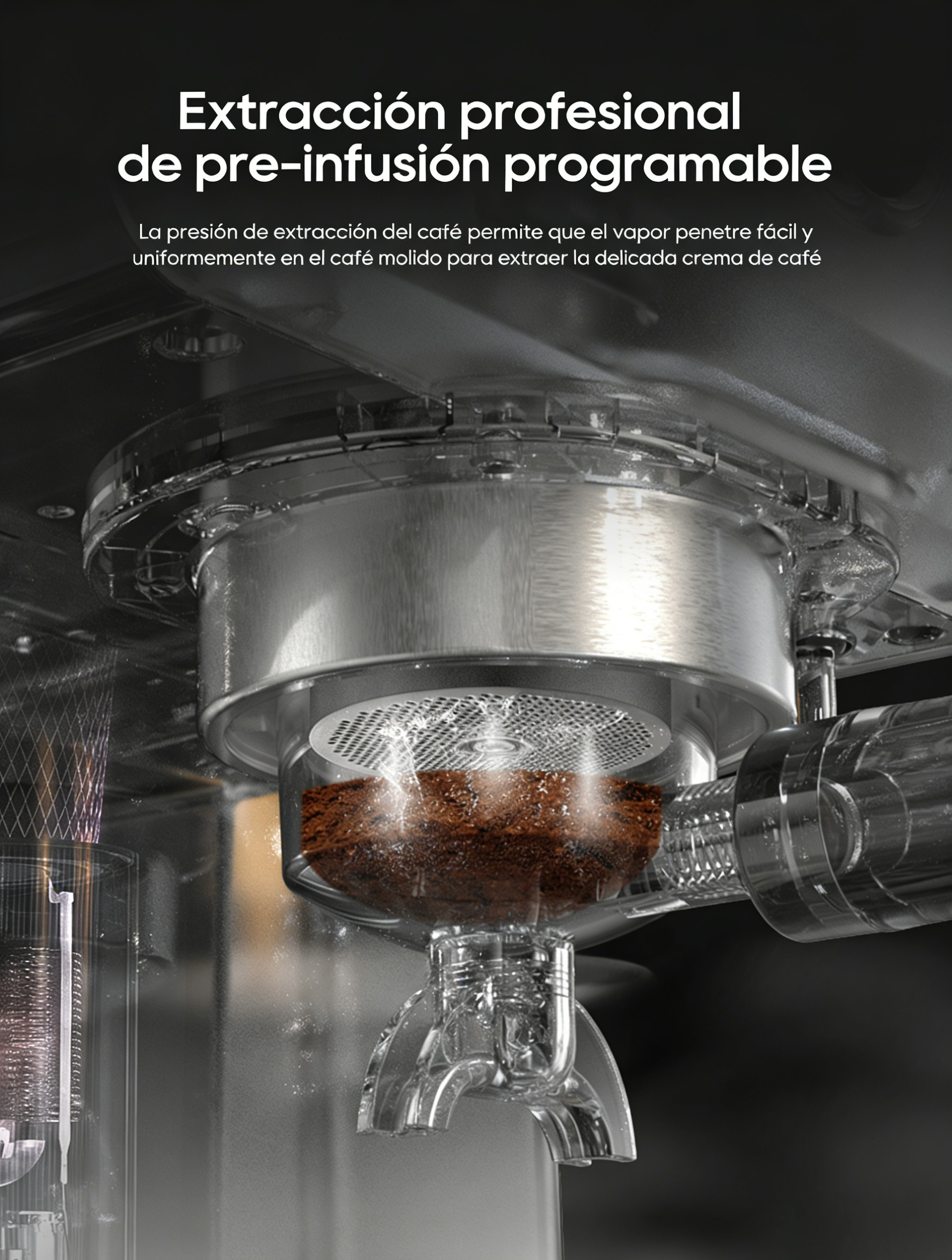 Parte de cafetera con café molido y vapor.