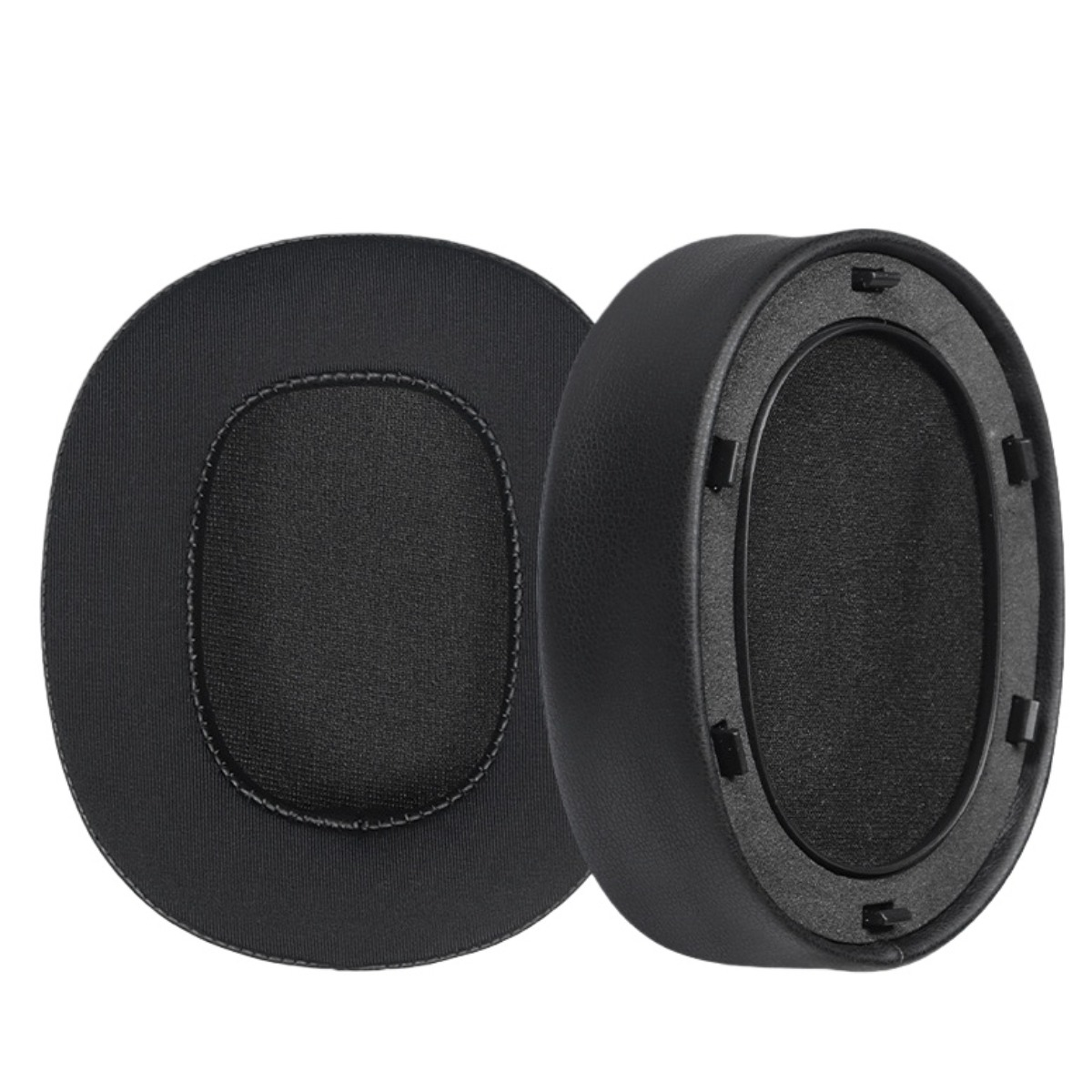 Dos almohadillas negras de cuero con insertos de tela, una al lado de la otra.
