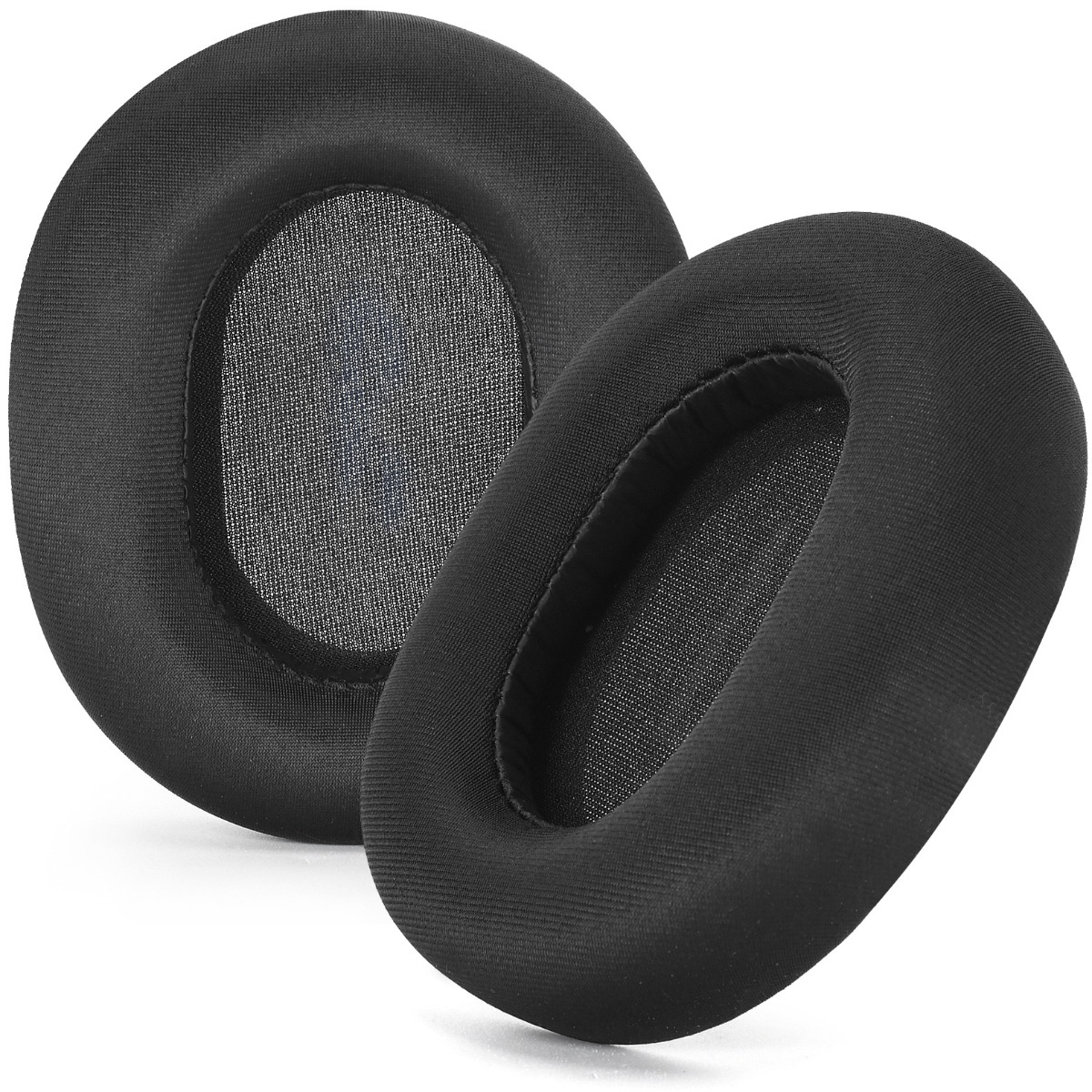 Dos almohadillas negras para auriculares con cubierta de tela e interior de malla.