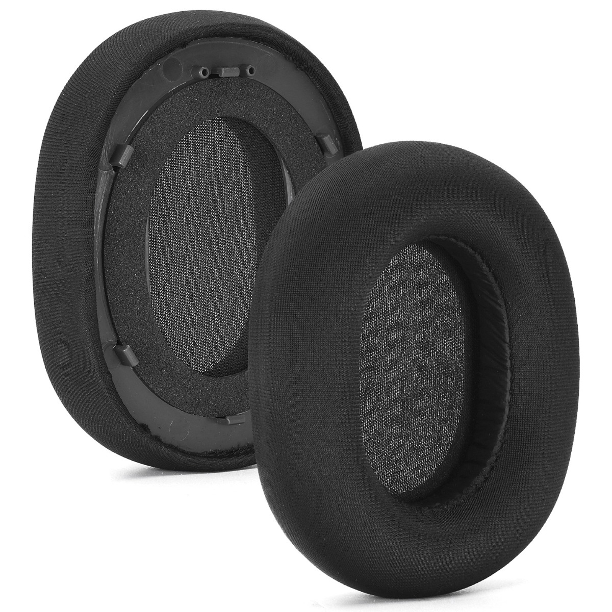 Dos almohadillas negras para auriculares sobre fondo blanco.