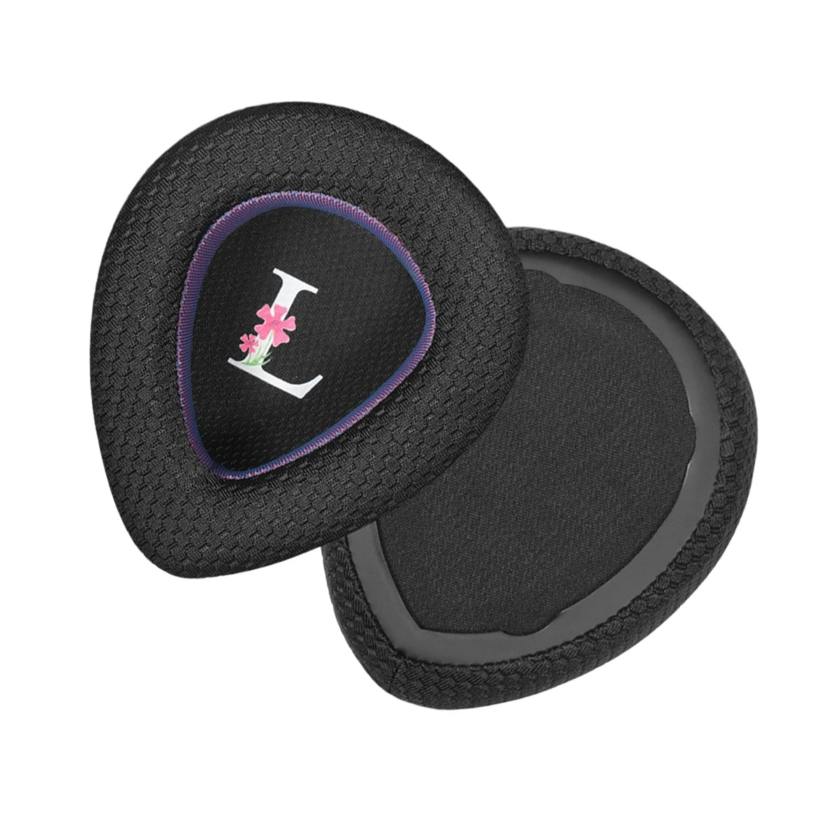 Almohadillas negras para auriculares con 'L' blanca y diseño floral.