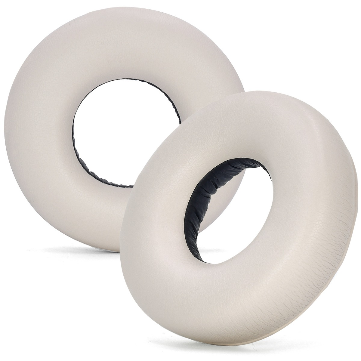 Dos almohadas para cuello beige claro con inserción negra, sobre fondo blanco.