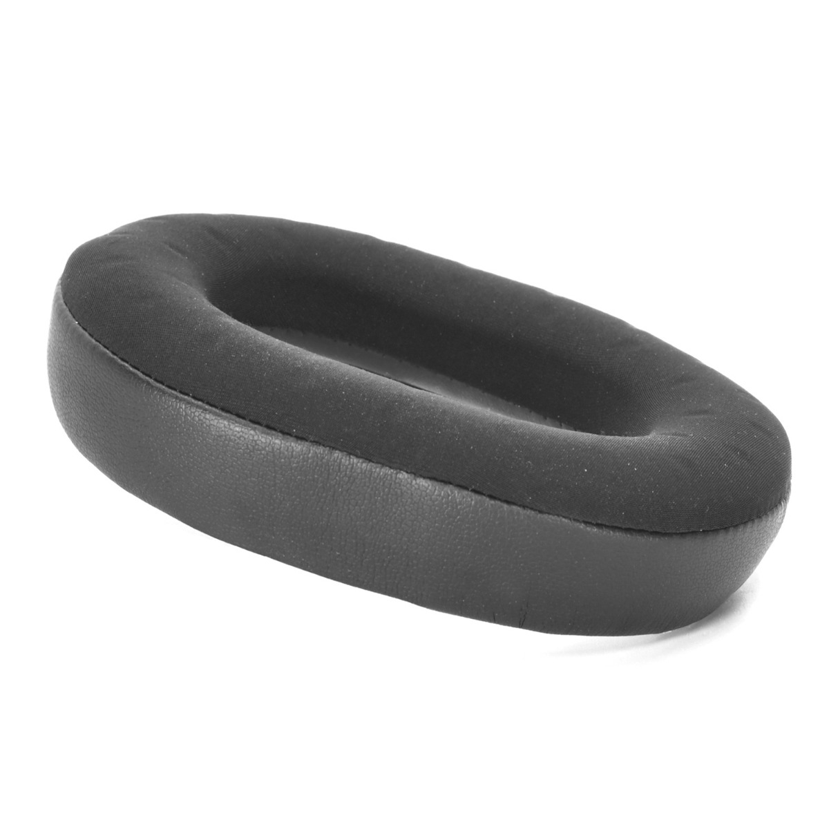 Almohadilla negra con parte superior de tela y lateral de cuero sintético.