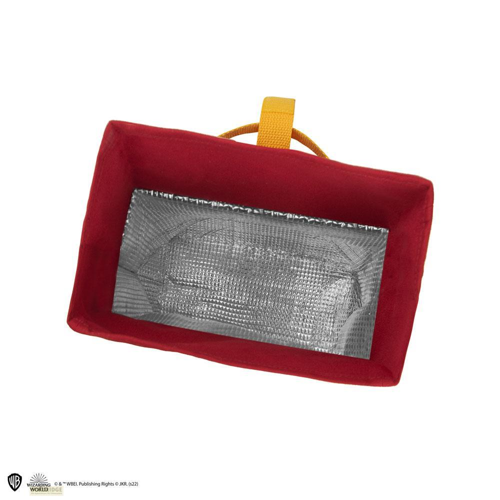 Rote Tasche mit silbernem, isoliertem Innenfutter und gelbem Griff.