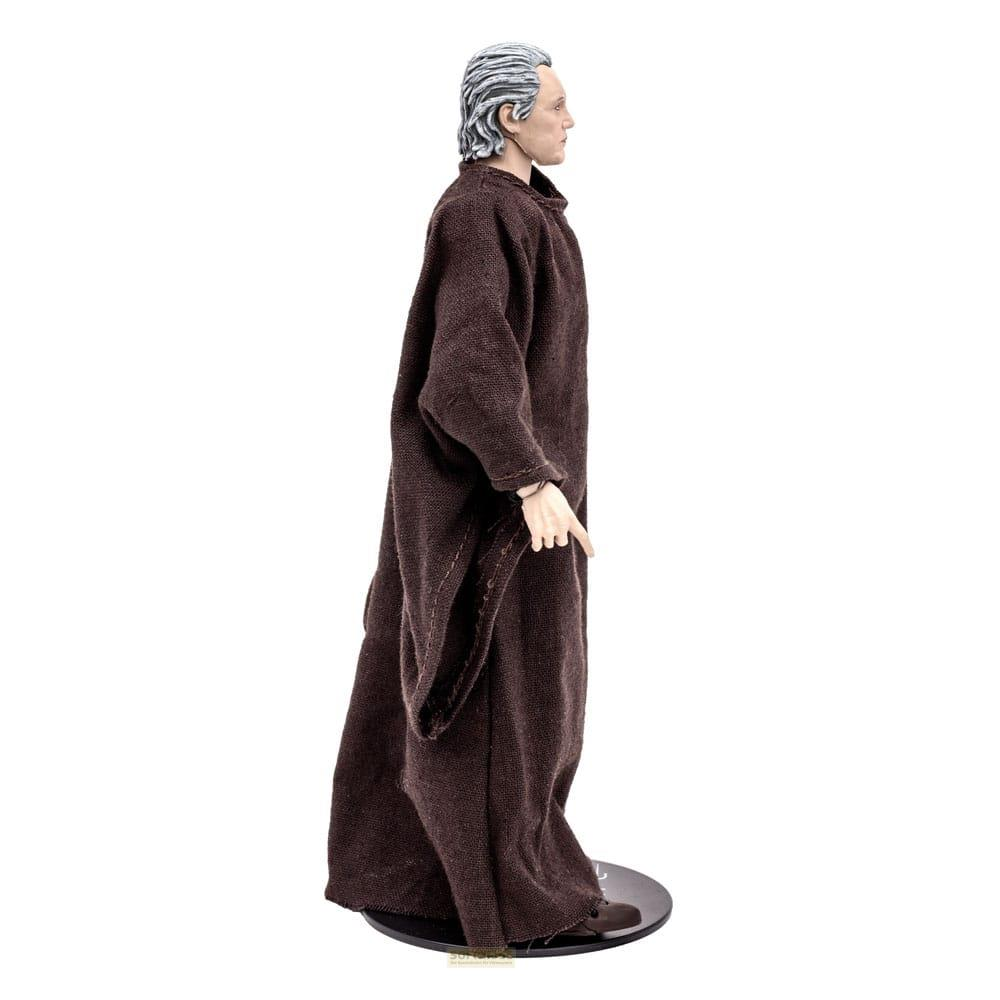 Eine Actionfigur eines Mannes mit grauem Haar in brauner Robe steht auf einem schwarzen Sockel.