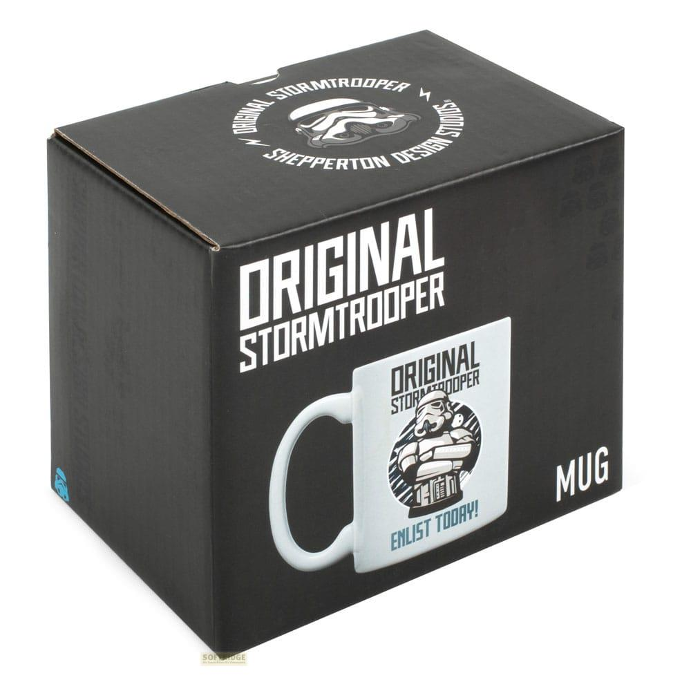 Schwarze Box mit "Original Stormtrooper"-Aufschrift und einer Tasse mit Stormtrooper.