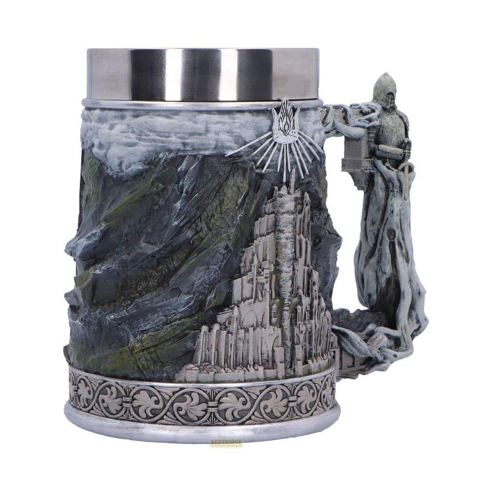 Ein Bierkrug mit detaillierter Darstellung einer Burg und einem Soldaten als Henkel.