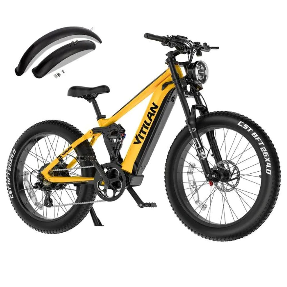 Una e-bike gialla con copertoni larghi e sospensioni, con parafanghi separati.