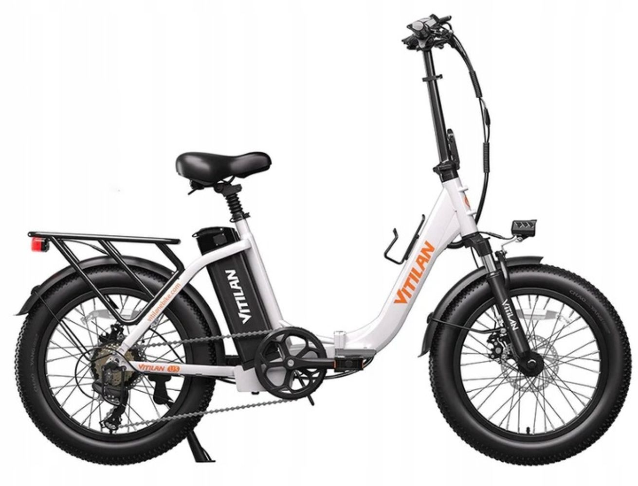 Una bici elettrica pieghevole bianca con pneumatici neri, portapacchi posteriore e batteria.