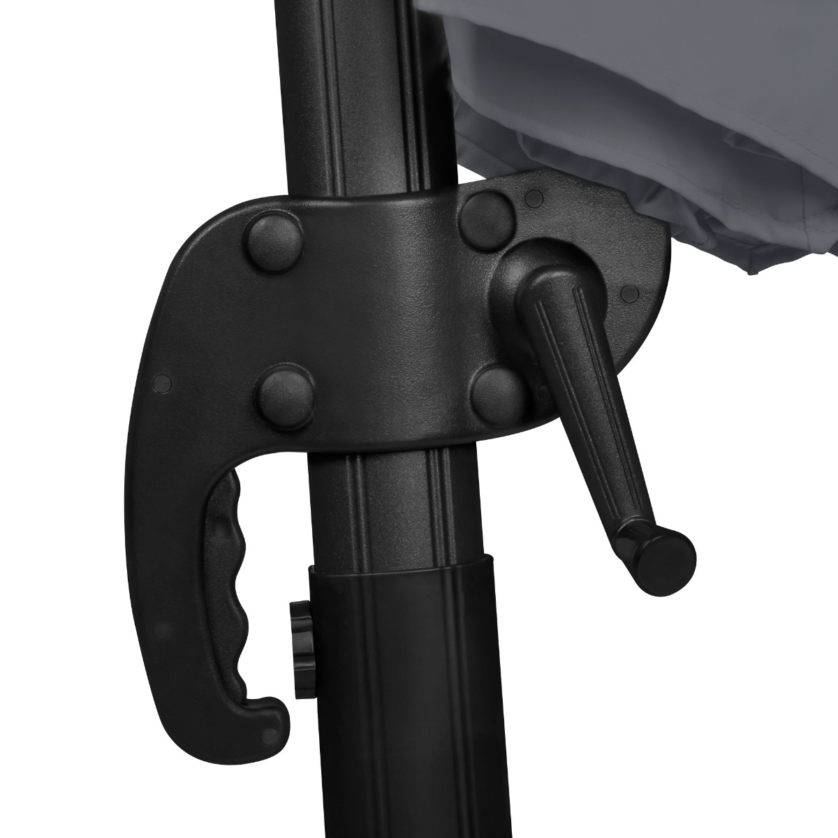 Close-up van een zwart zwengelmechanisme op een parasol met grijze stof.