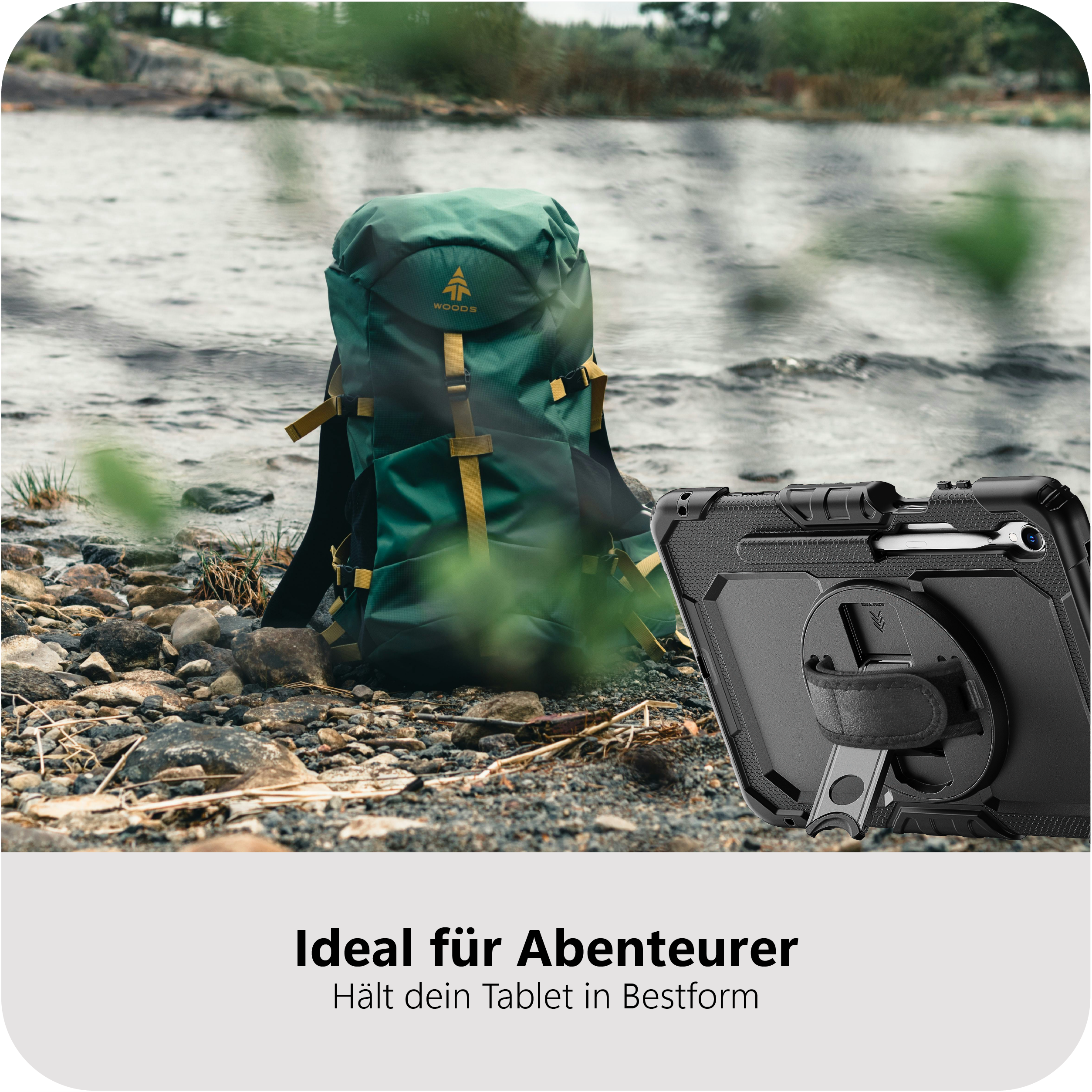 Ein grüner Rucksack und ein schwarzes Tablet stehen am Ufer eines Sees.