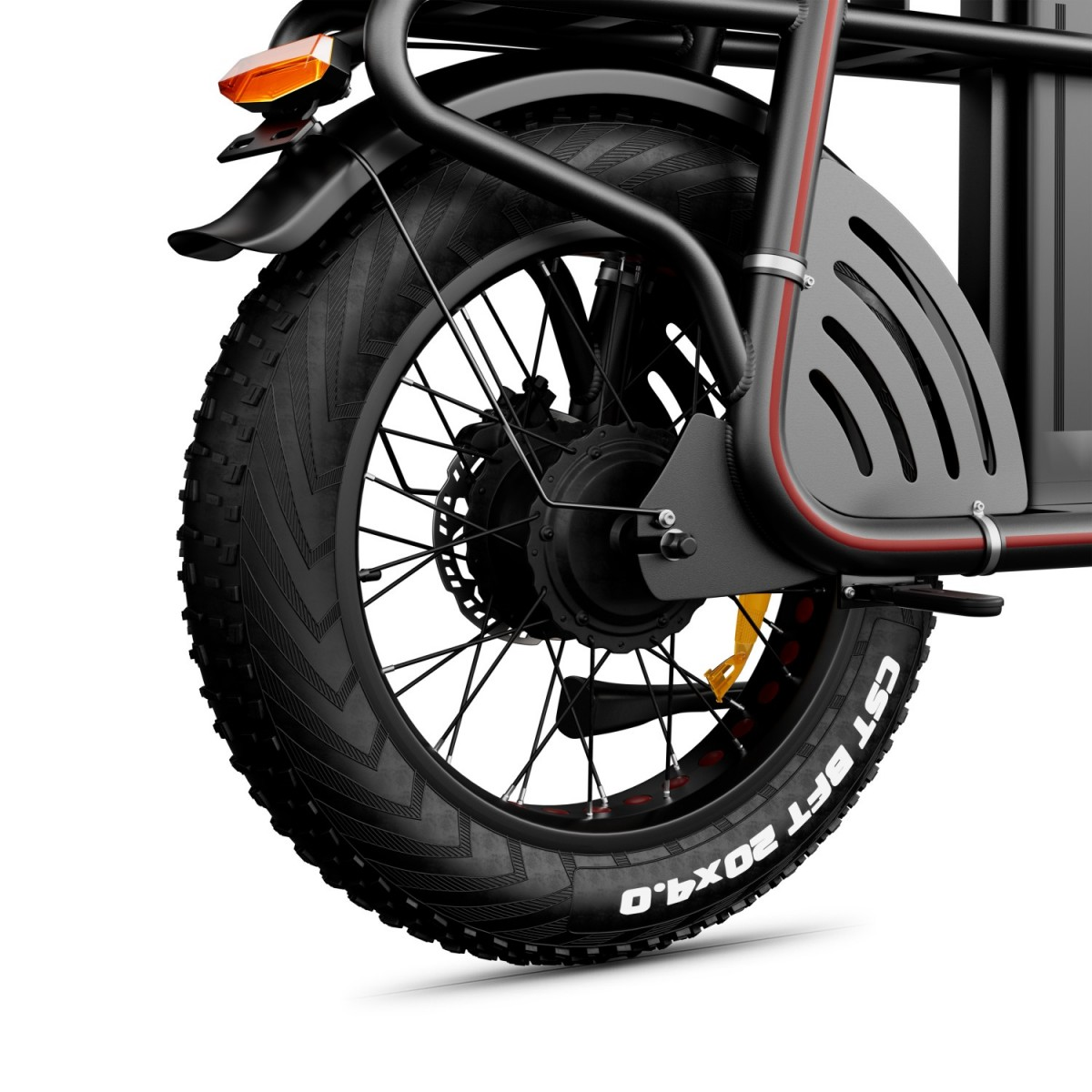 Zbliżenie koła roweru z grubą oponą, czarną ramą, hamulcami i tylnym światłem.