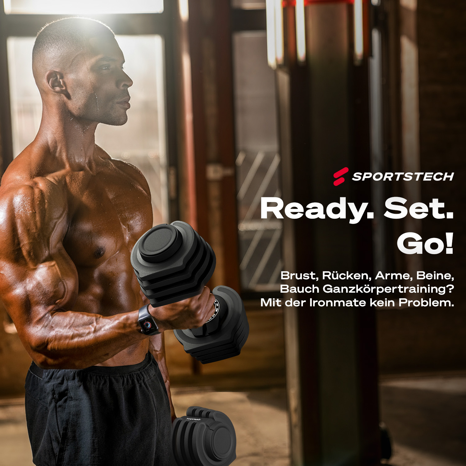 Ein Mann hebt eine Kurzhantel im Fitnessstudio. Sportstech Werbung.