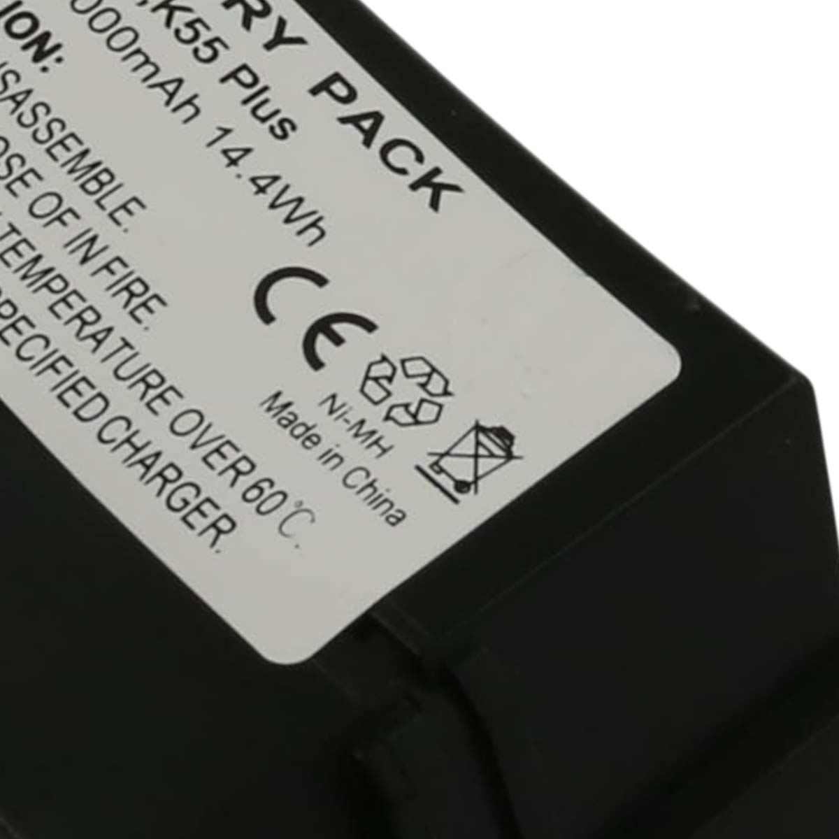 Un pacco batteria nero con etichetta bianca, simboli CE e Ni-MH.