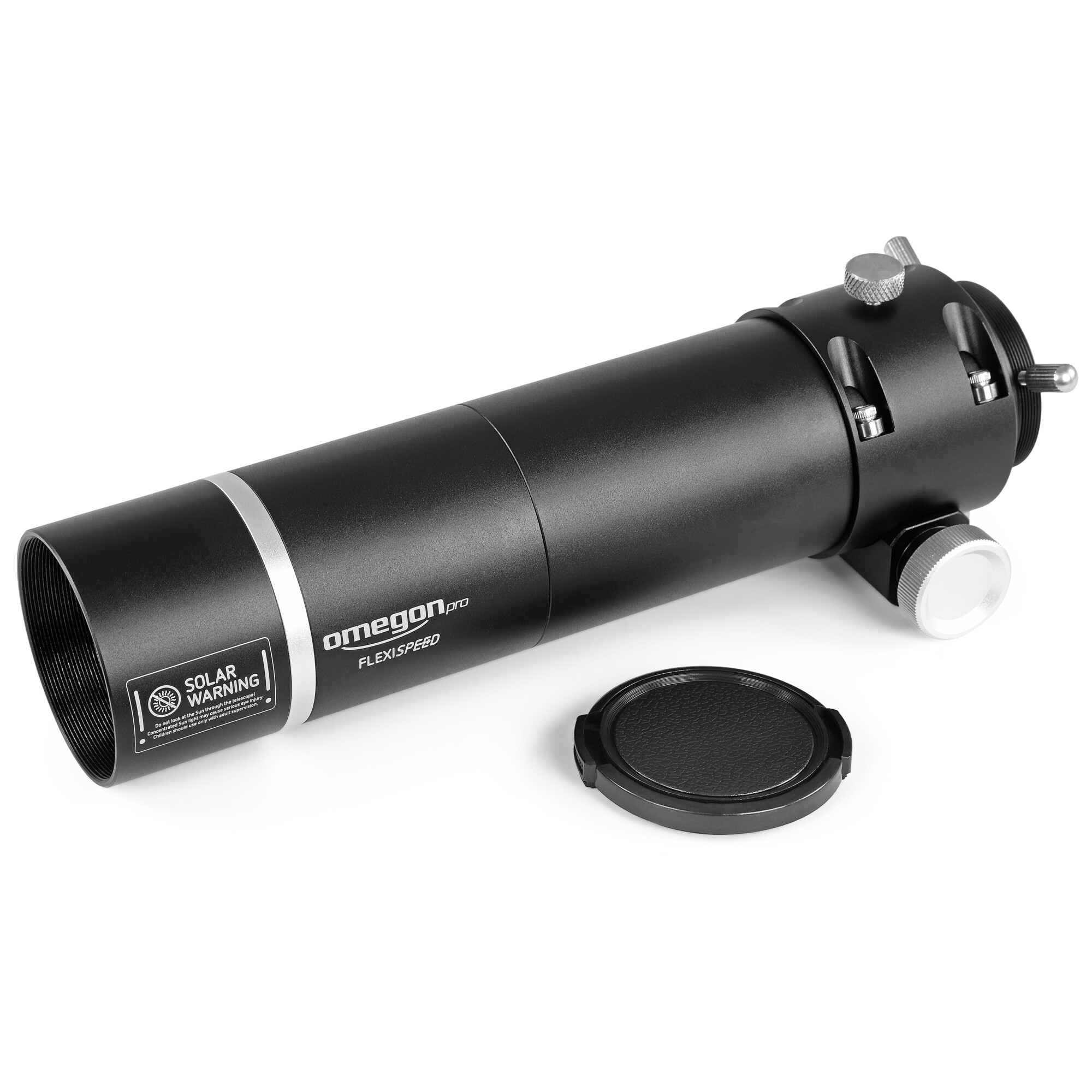 Schwarzes Teleskop mit silbernem Ring und Warnaufkleber, daneben eine Kappe.
