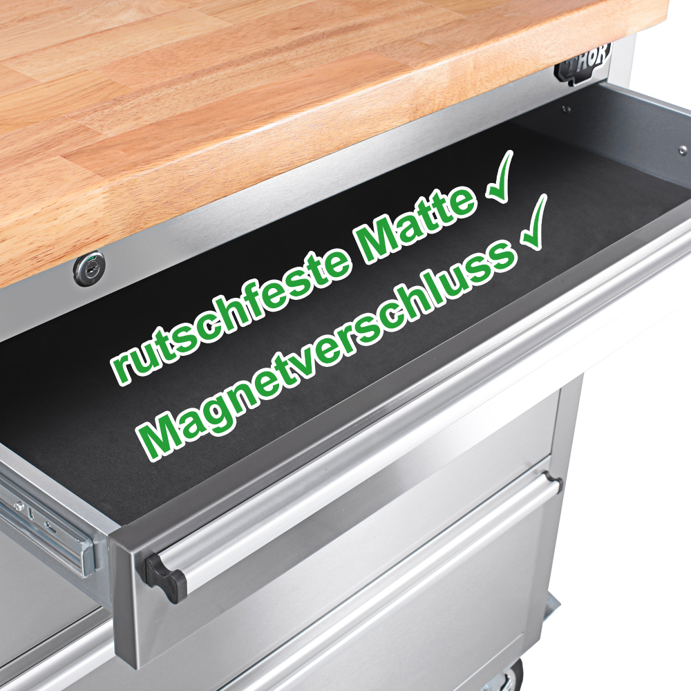 Offene Schublade mit Holzarbeitsplatte und schwarzer Matte. Text: rutschfeste Matte