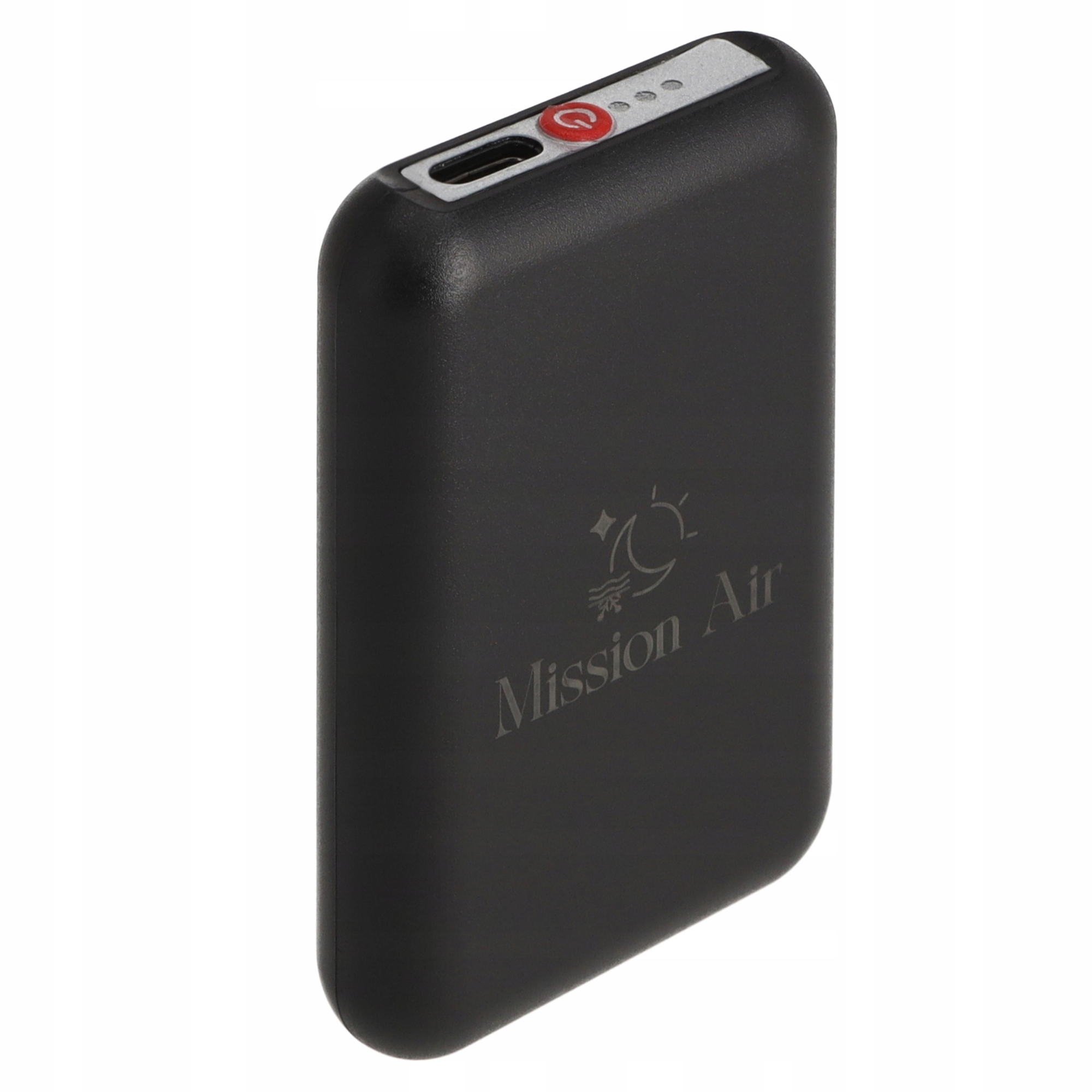 Czarny powerbank z portem USB, czerwonym przyciskiem i wskaźnikami naładowania.