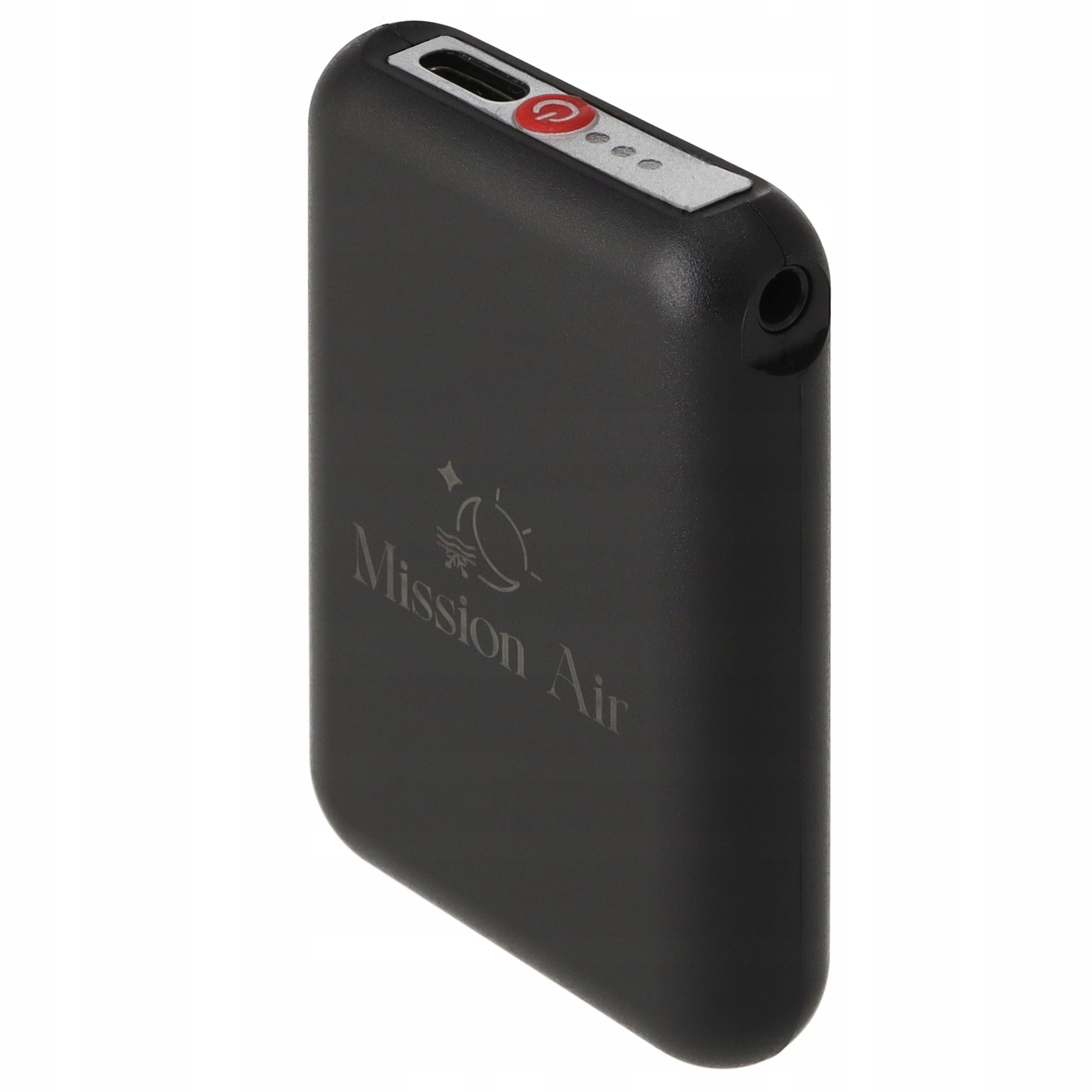 Czarny power bank z USB-C, czerwonym przyciskiem zasilania i logo.