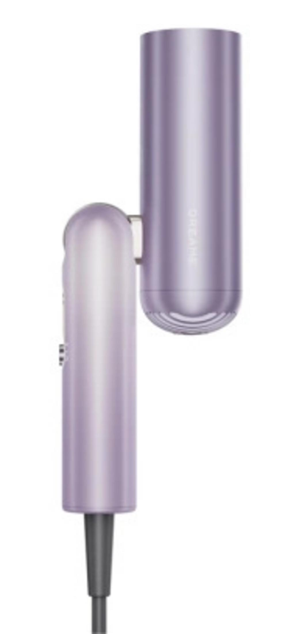 Due arricciacapelli viola con manico grigio stretto.