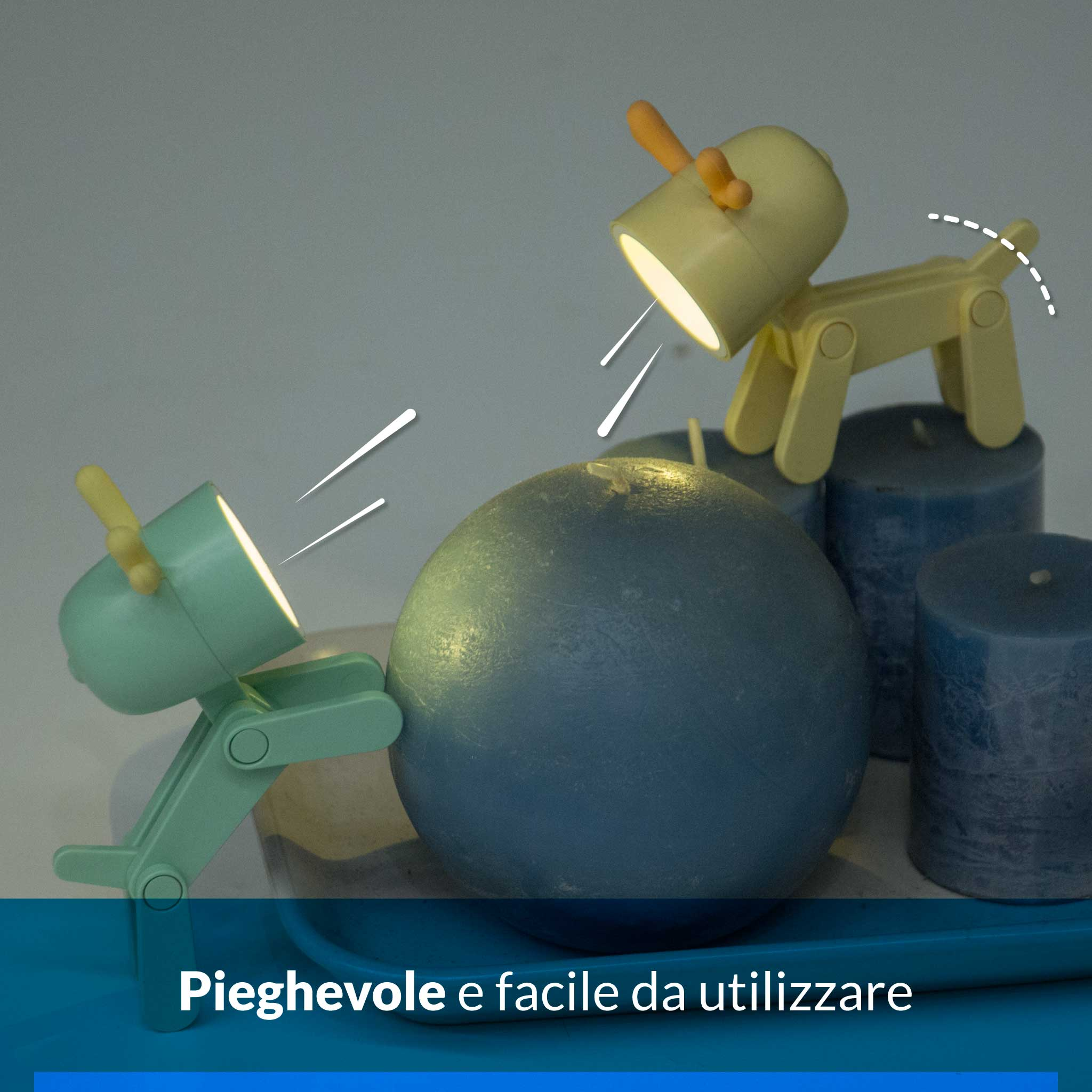 Due simpatiche lampade a forma di cane illuminano candele blu e una sfera.