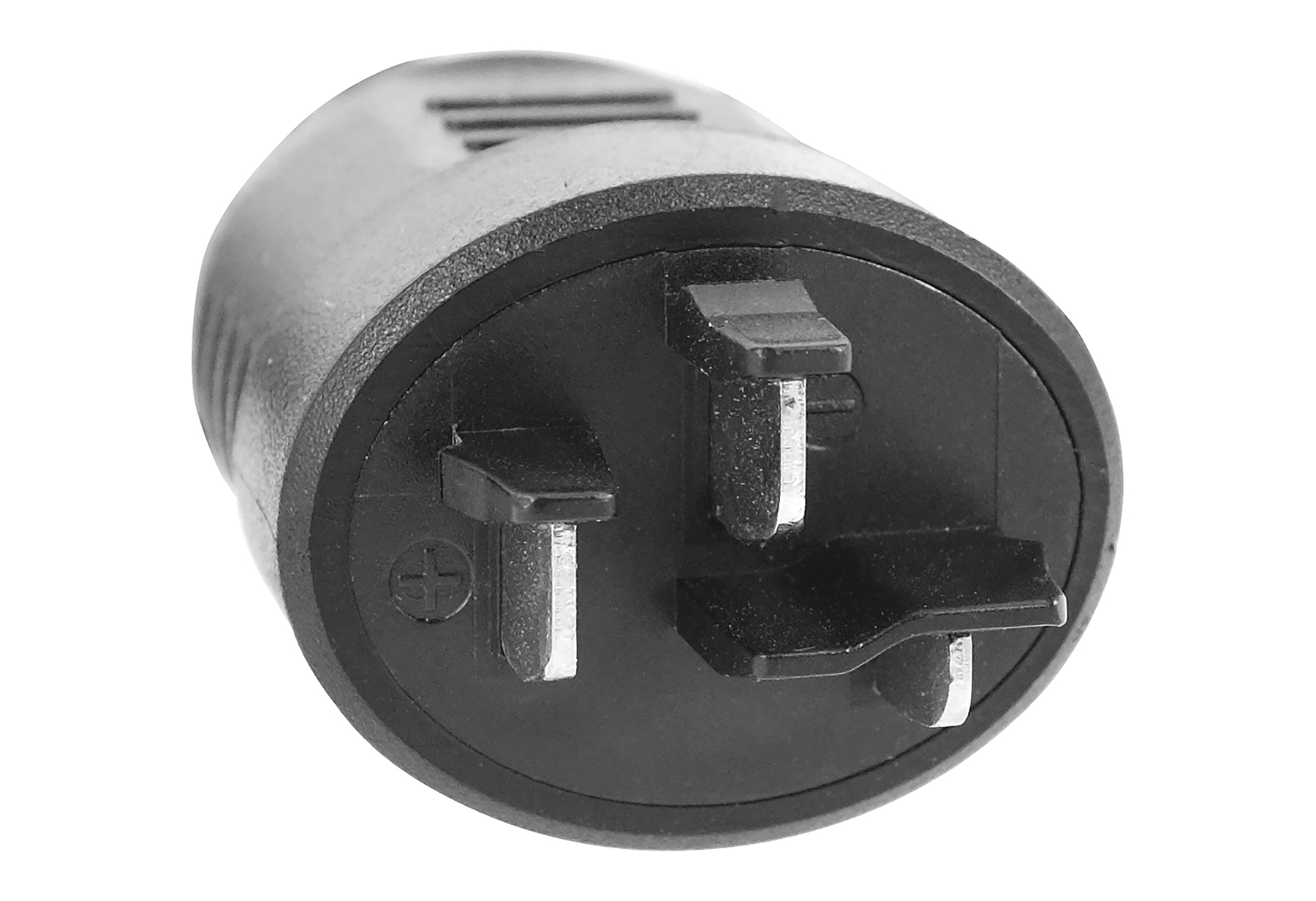 Schwarzer Stecker mit drei silbernen Stiften auf weißem Hintergrund.