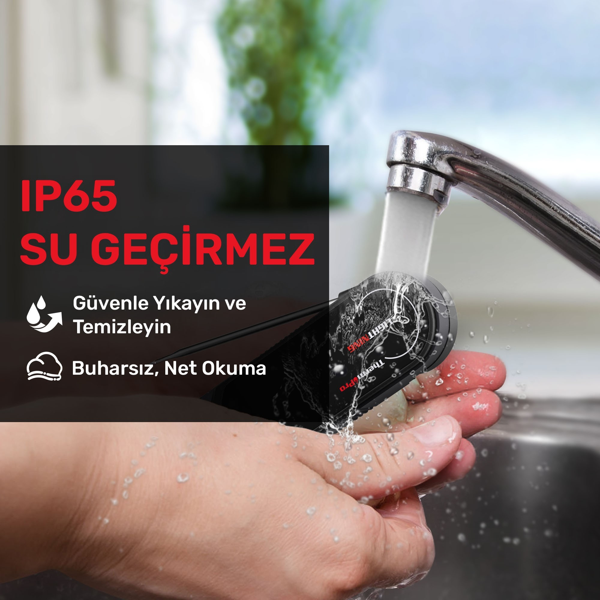 Termometre, su geçirmezliğini göstermek için akan su altında tutuluyor.